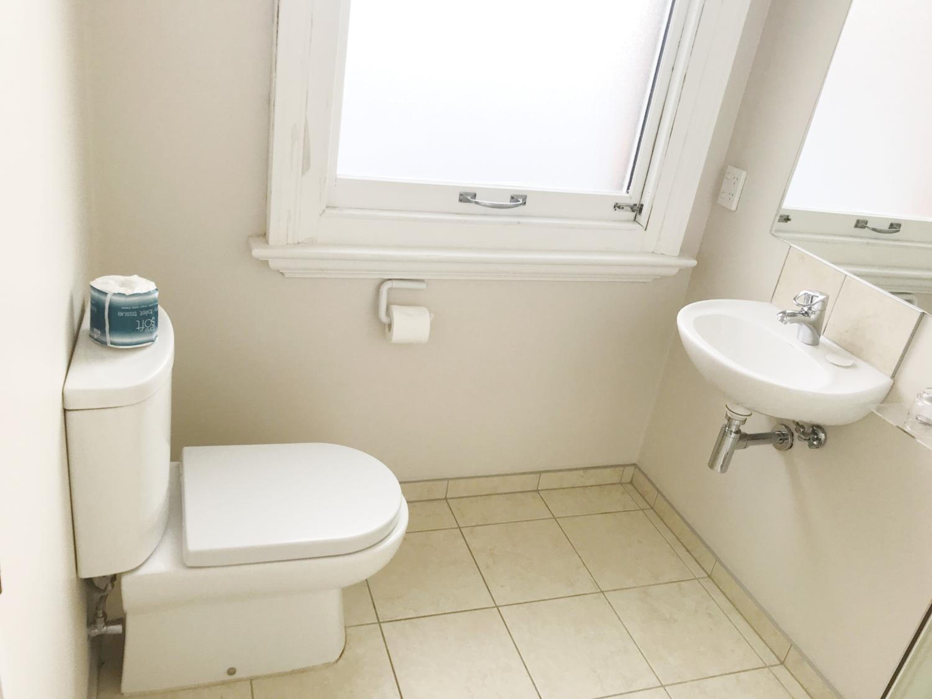 Twin Room With Bathroom photo 2