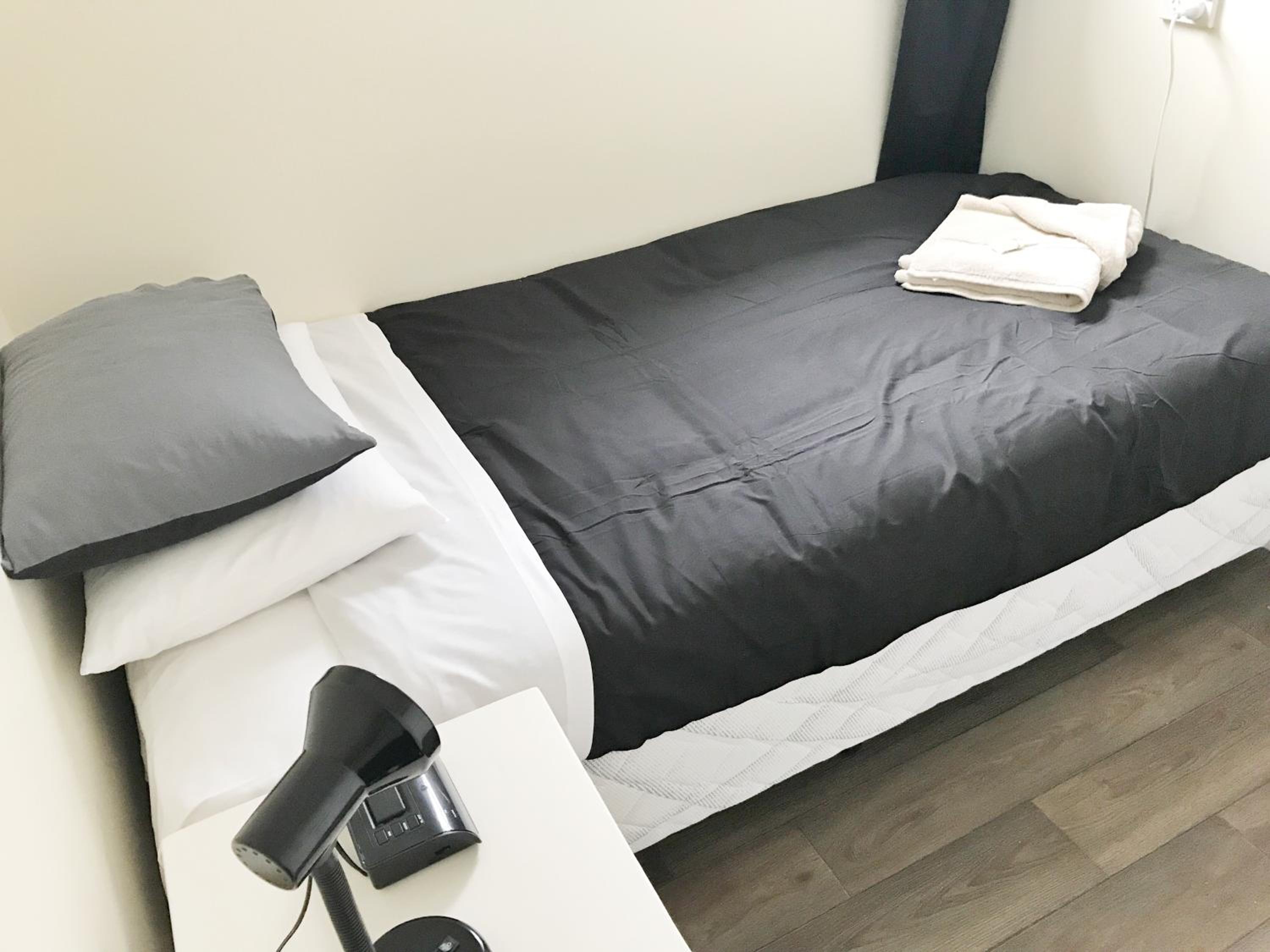Single Room With Shared Shower And Toilet photo 2