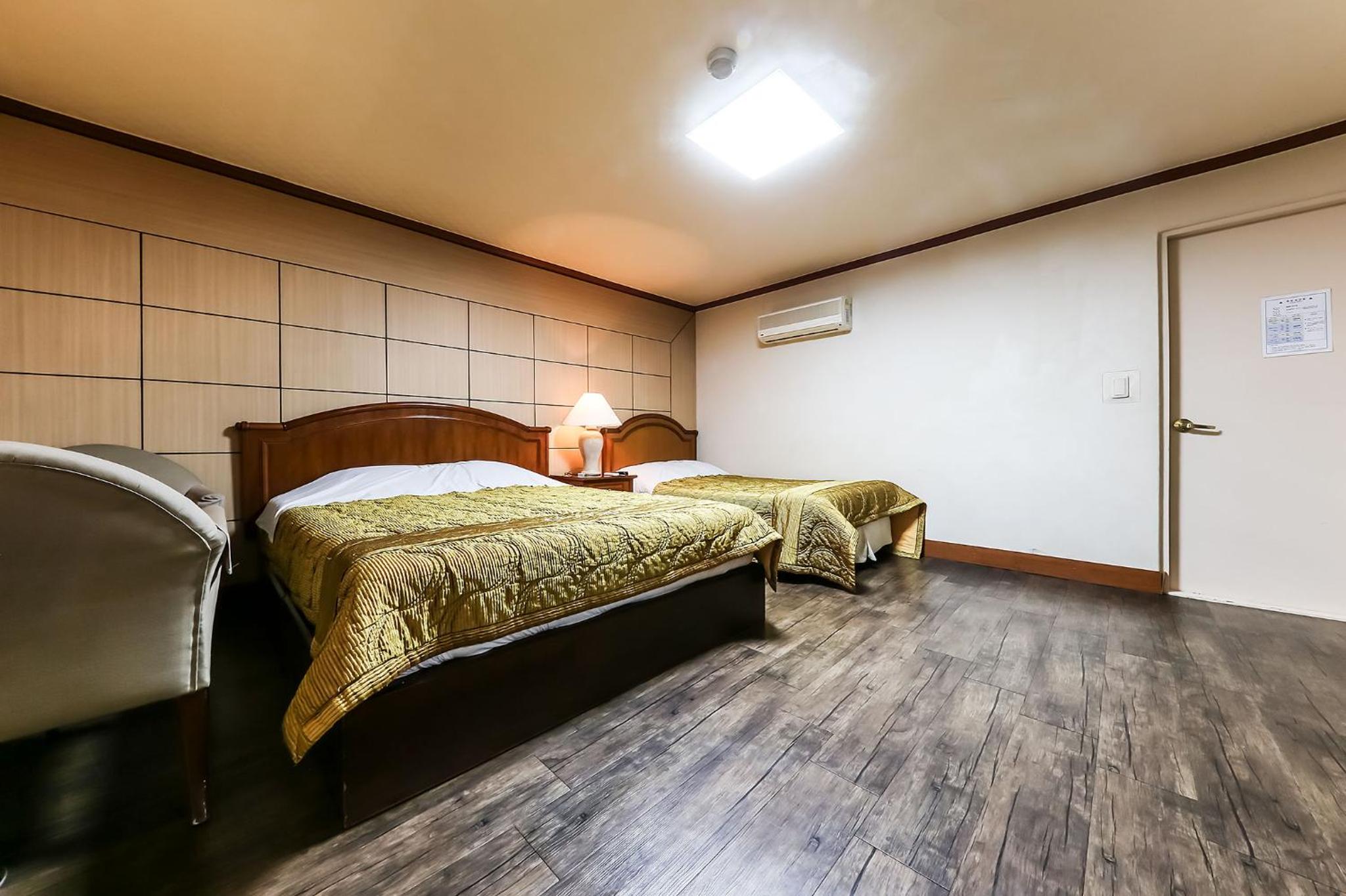 Standard Twin Room photo 2