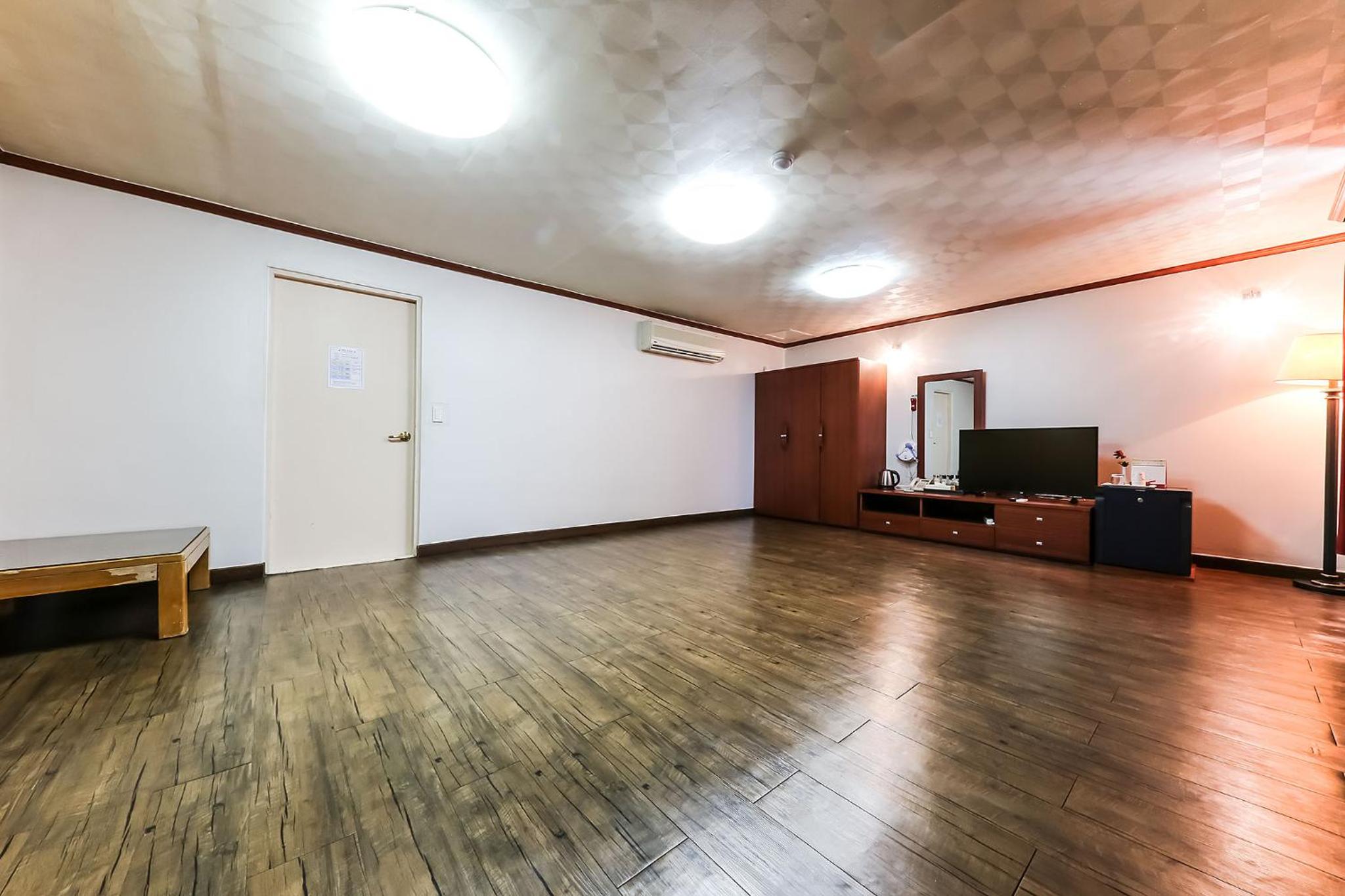 Korean-Style Superior Double Room photo 3