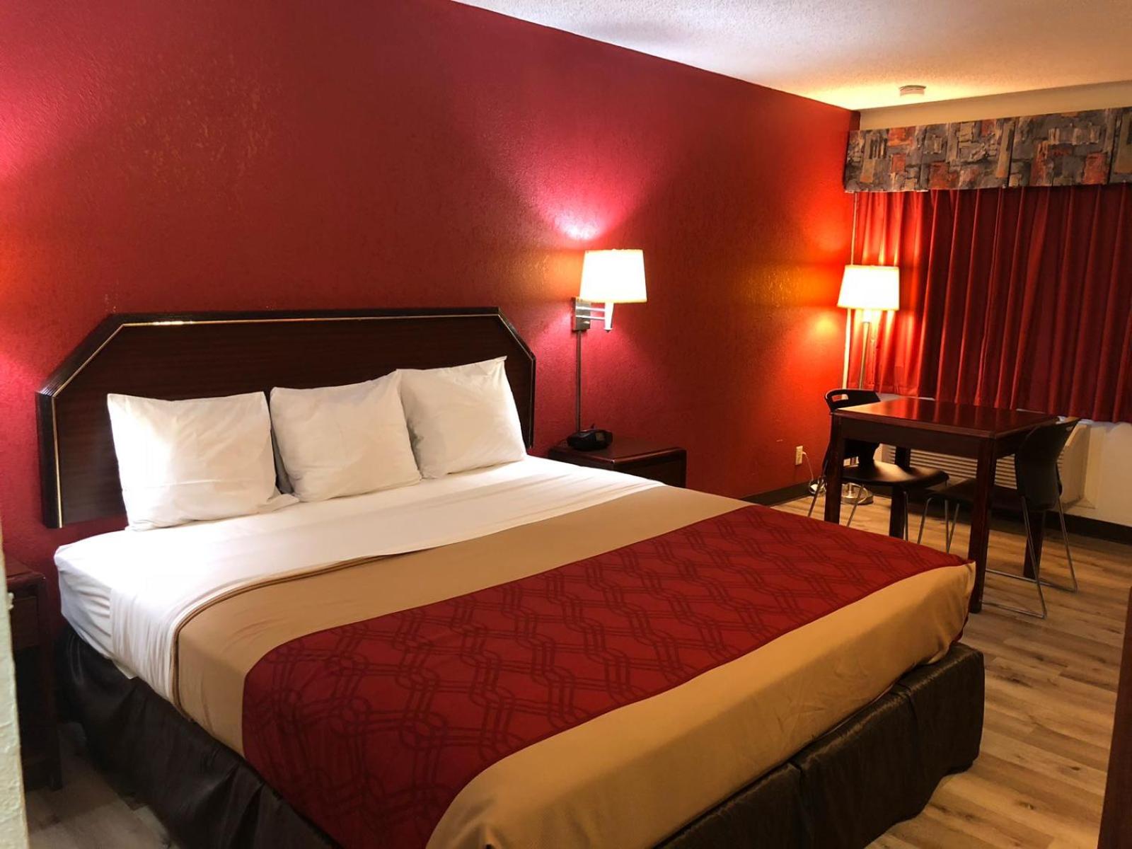 King Room - Non-Smoking - Photo 3