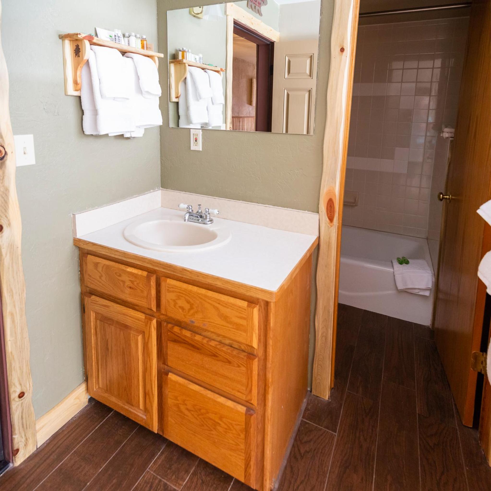 Standard Double Room - Photo 12