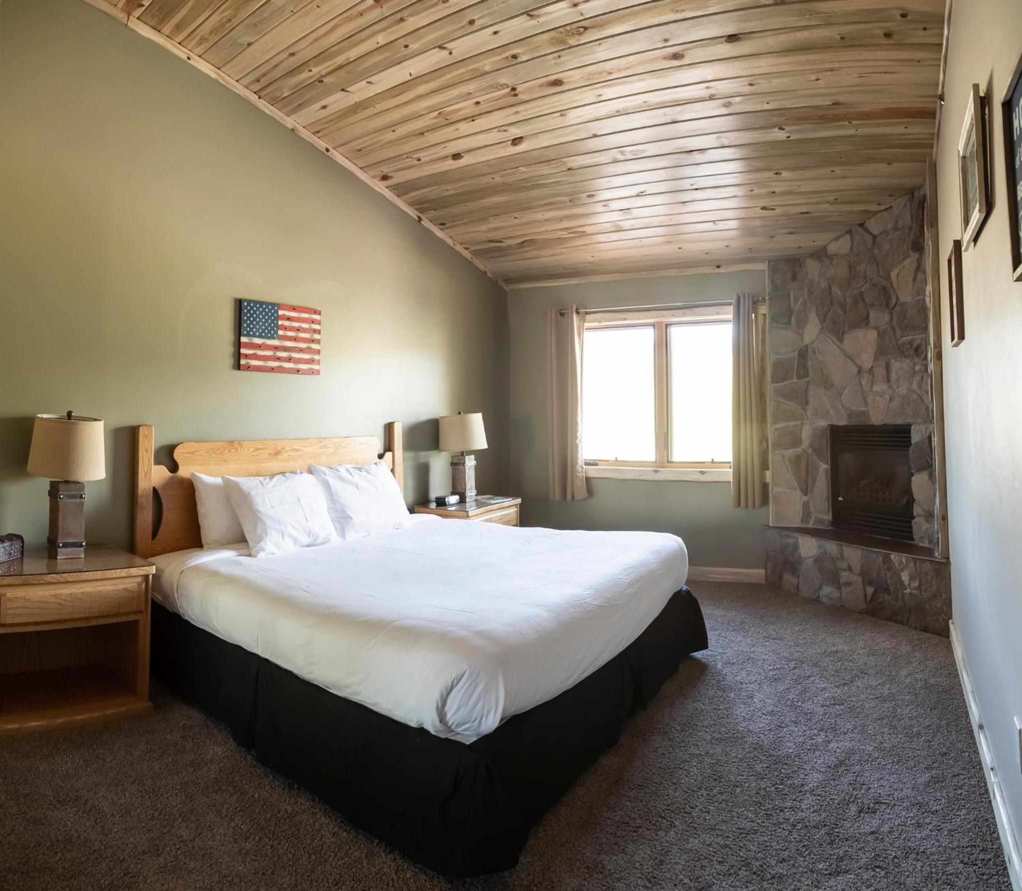 Standard King Room - Photo 2