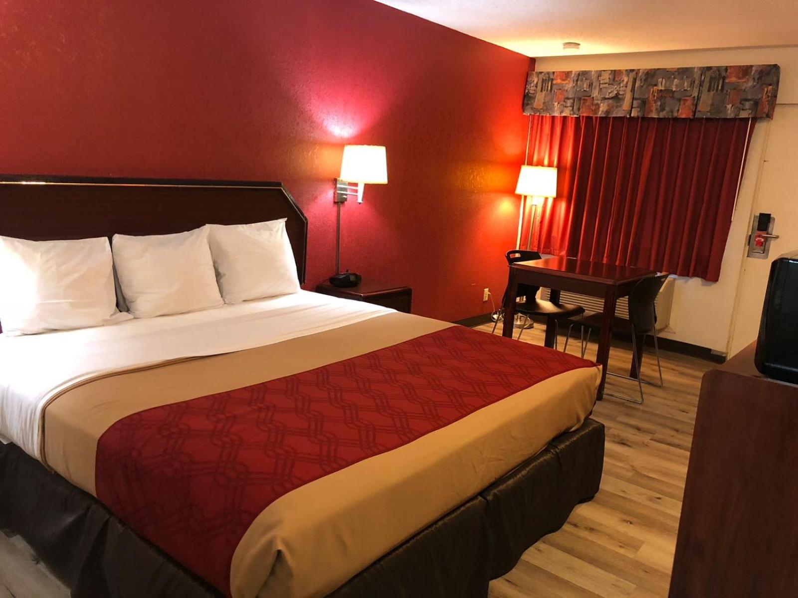 King Room - Non-Smoking - Photo 1