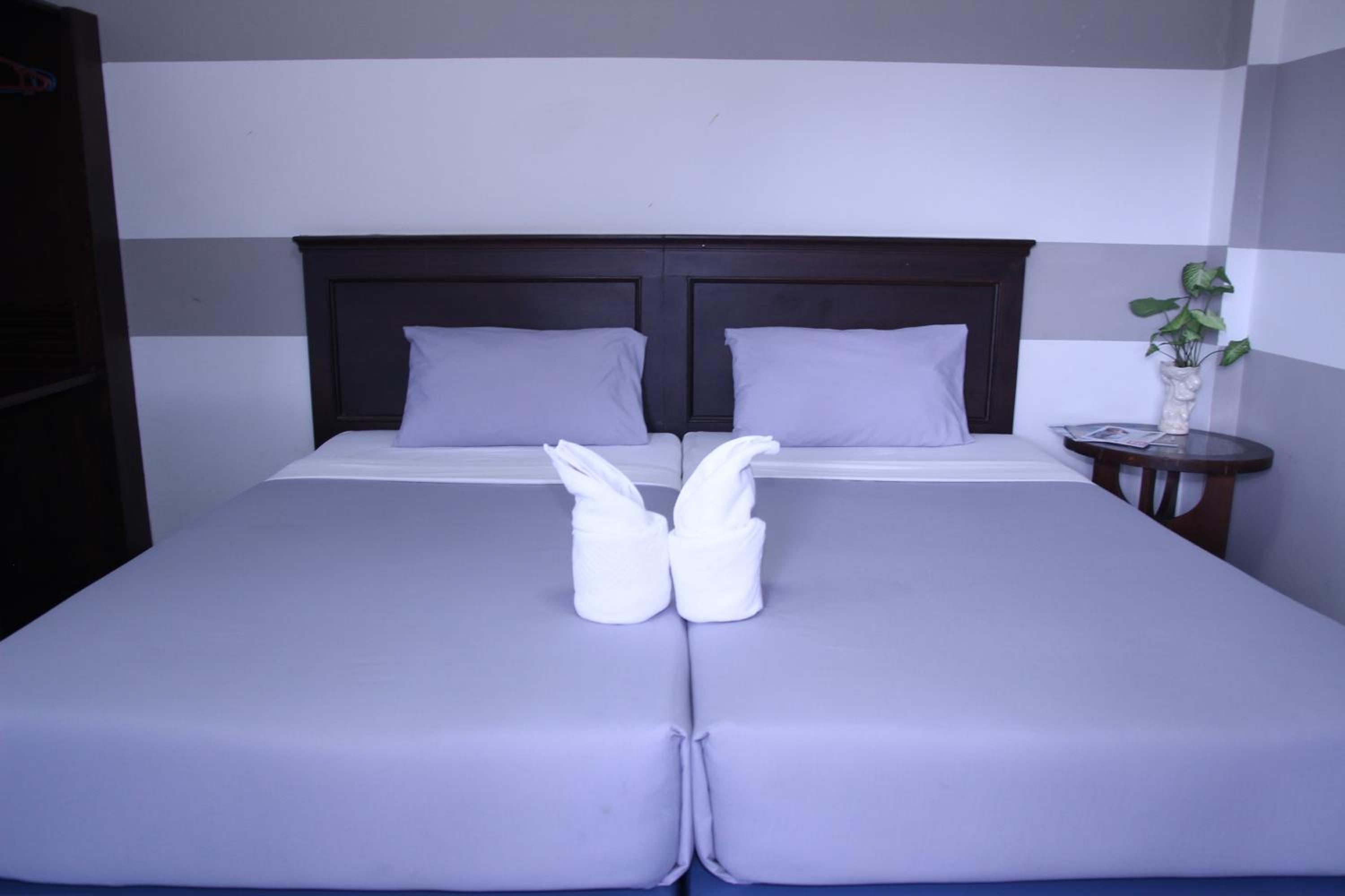 Standard Twin Room - Photo 2