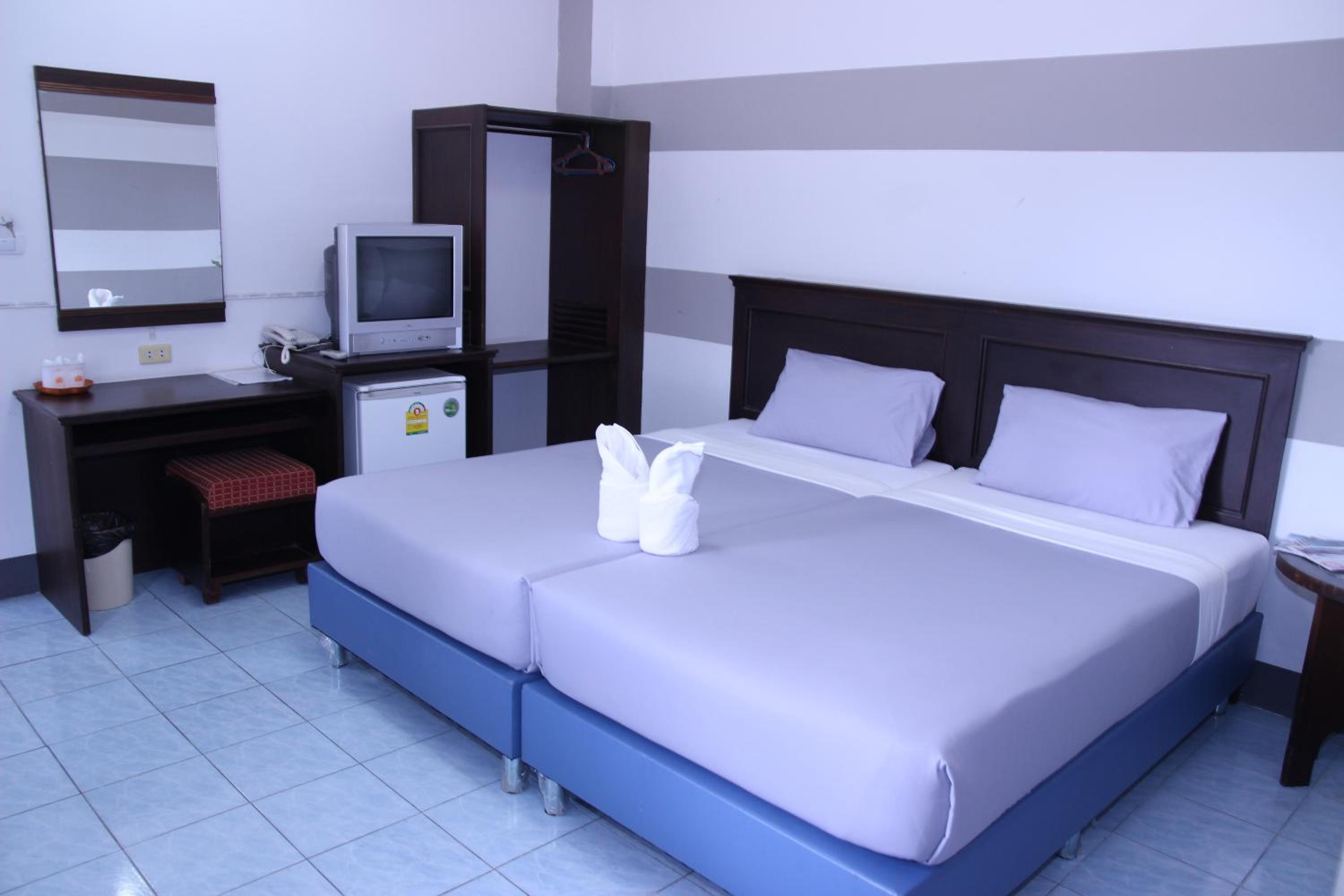 Standard Twin Room - Photo 1