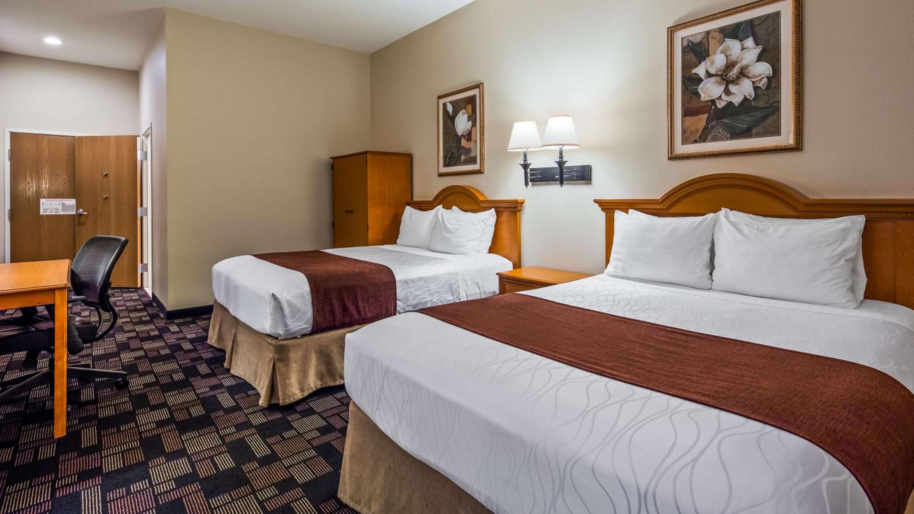 Queen Room With Two Queen Beds - Non-Smoking/Disability Access - Photo 1
