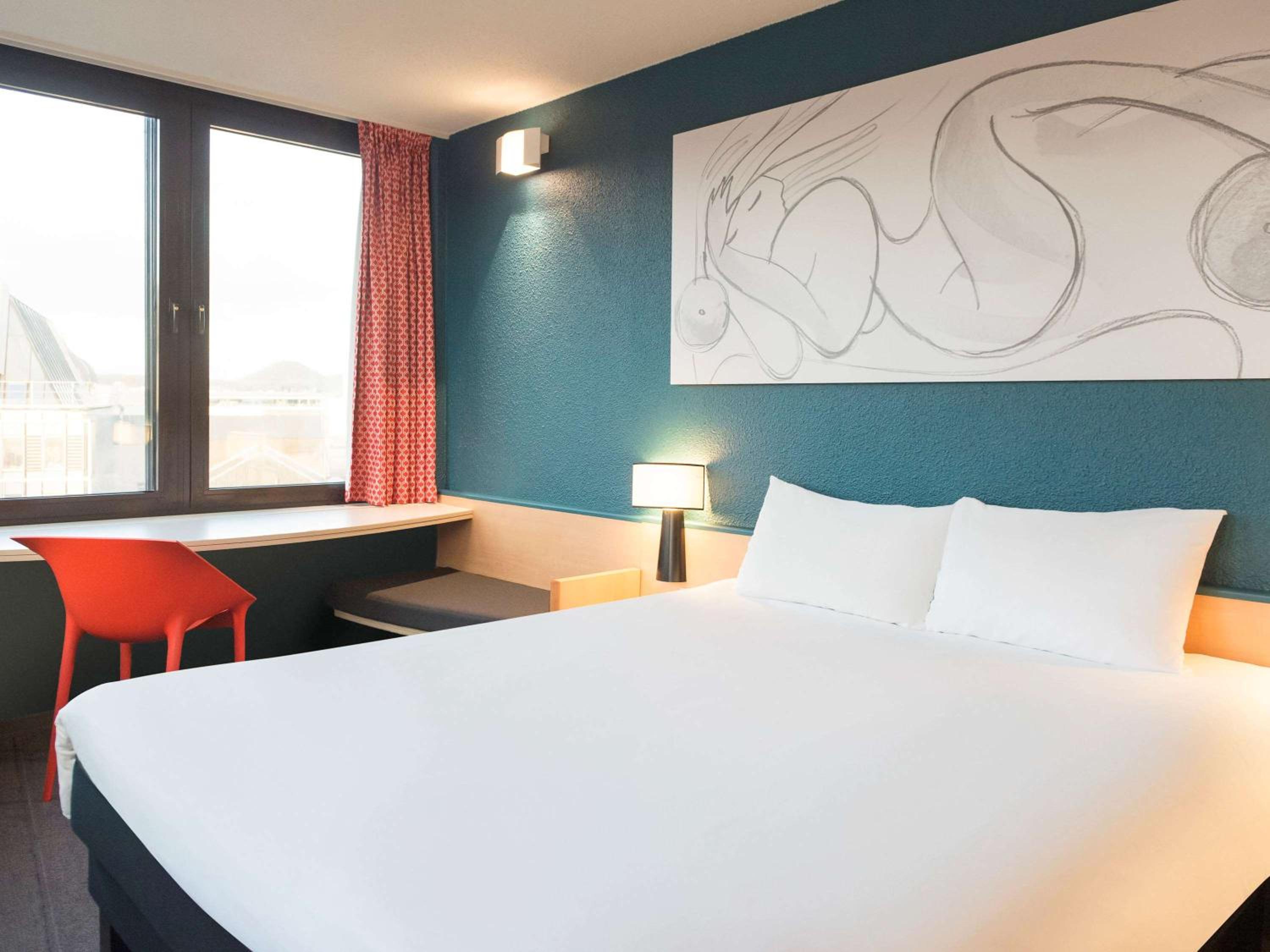 Standard One Double Bed - Photo 2