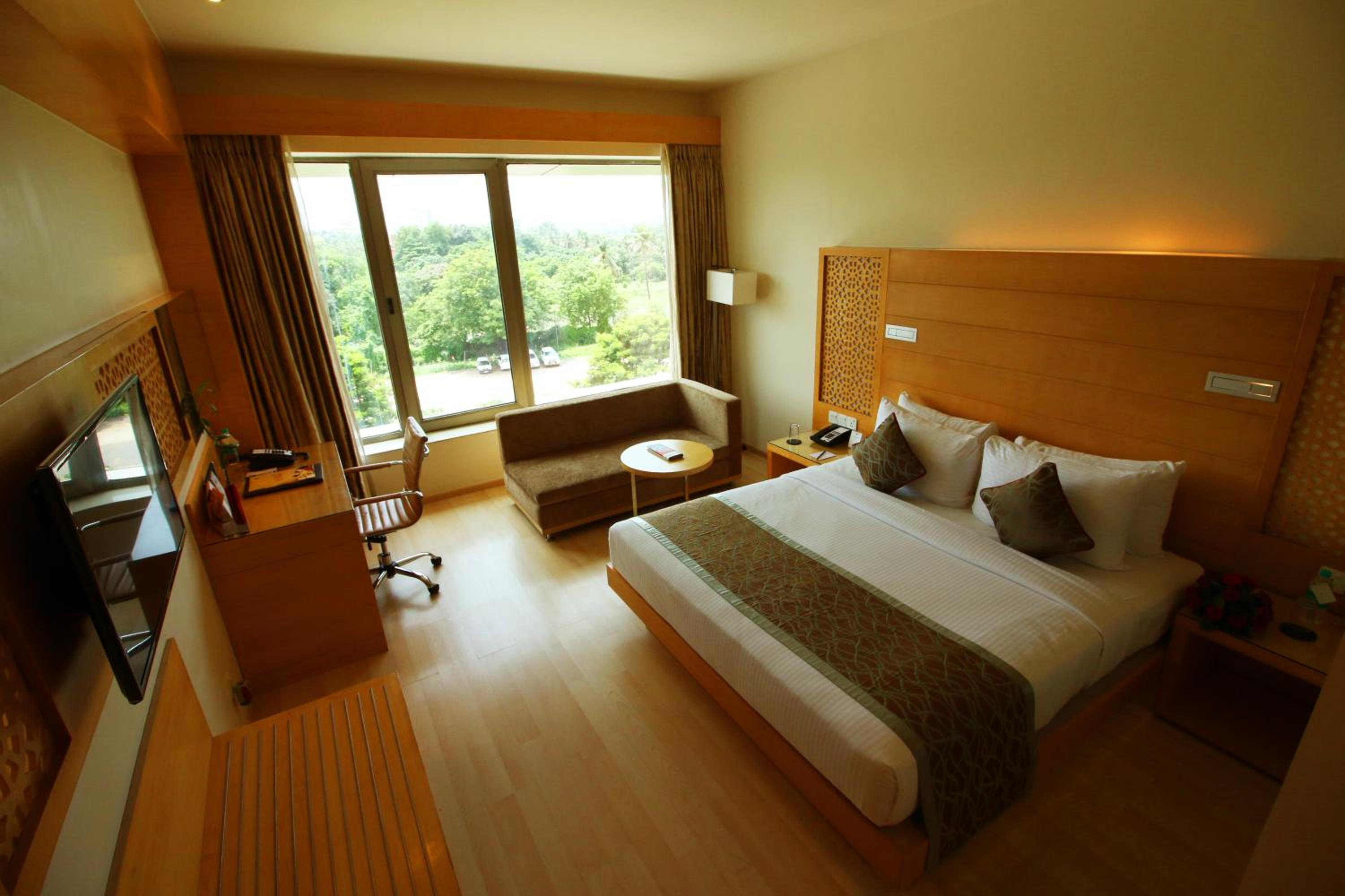 Grande Room With High Speed Internet Access