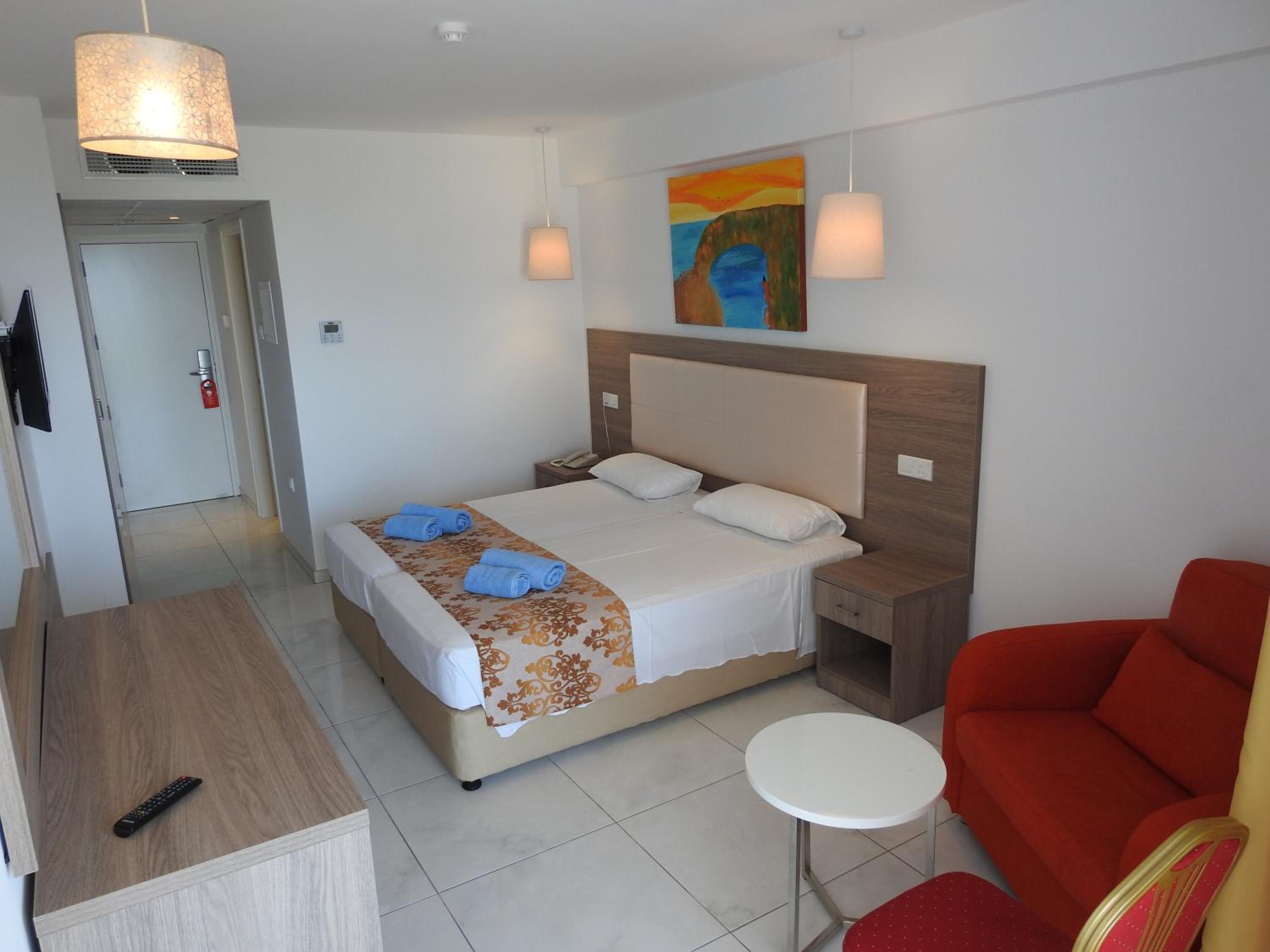 Standard Room with Inland View - Photo 6