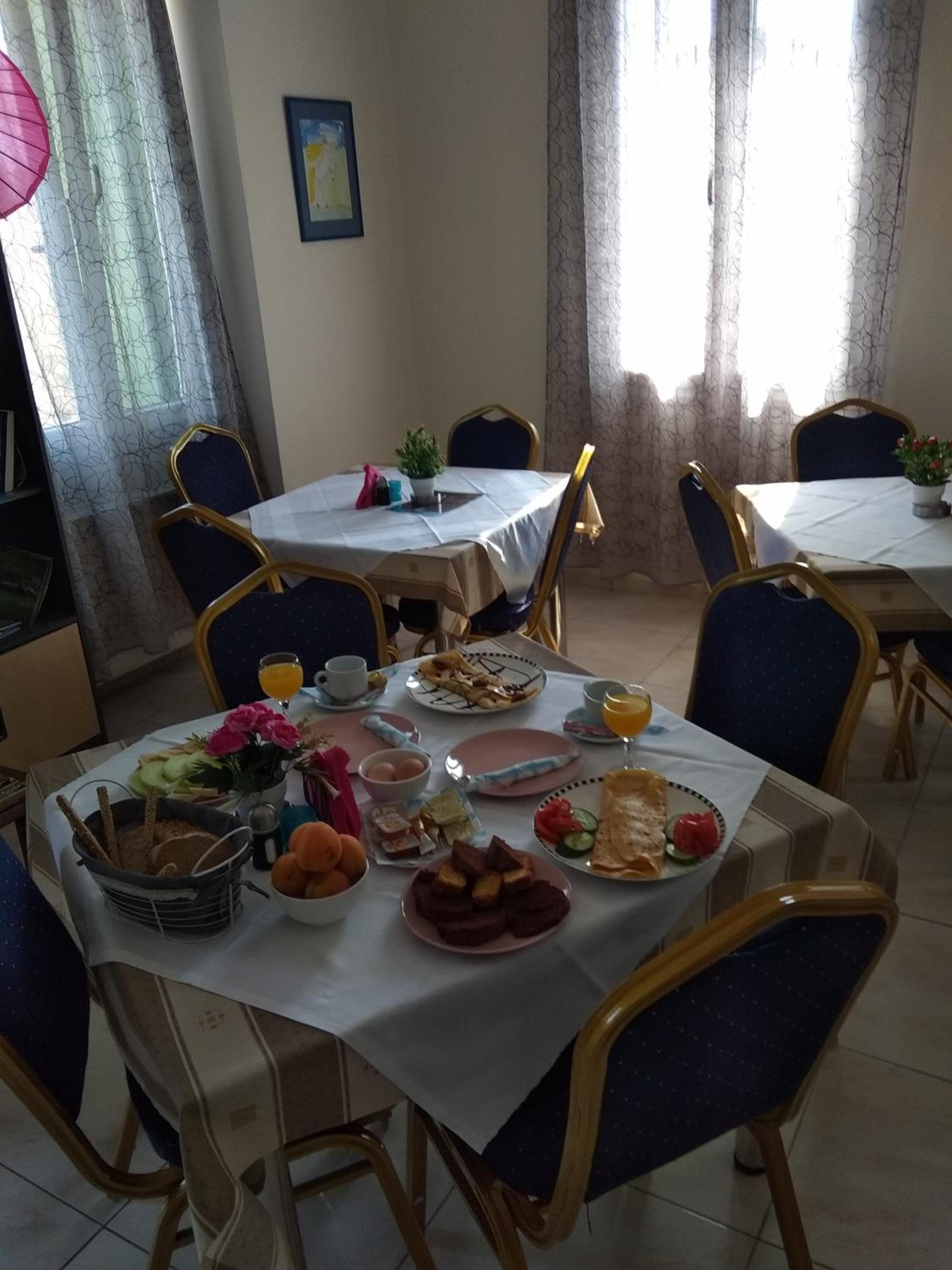 Economy Triple Room - Photo 2