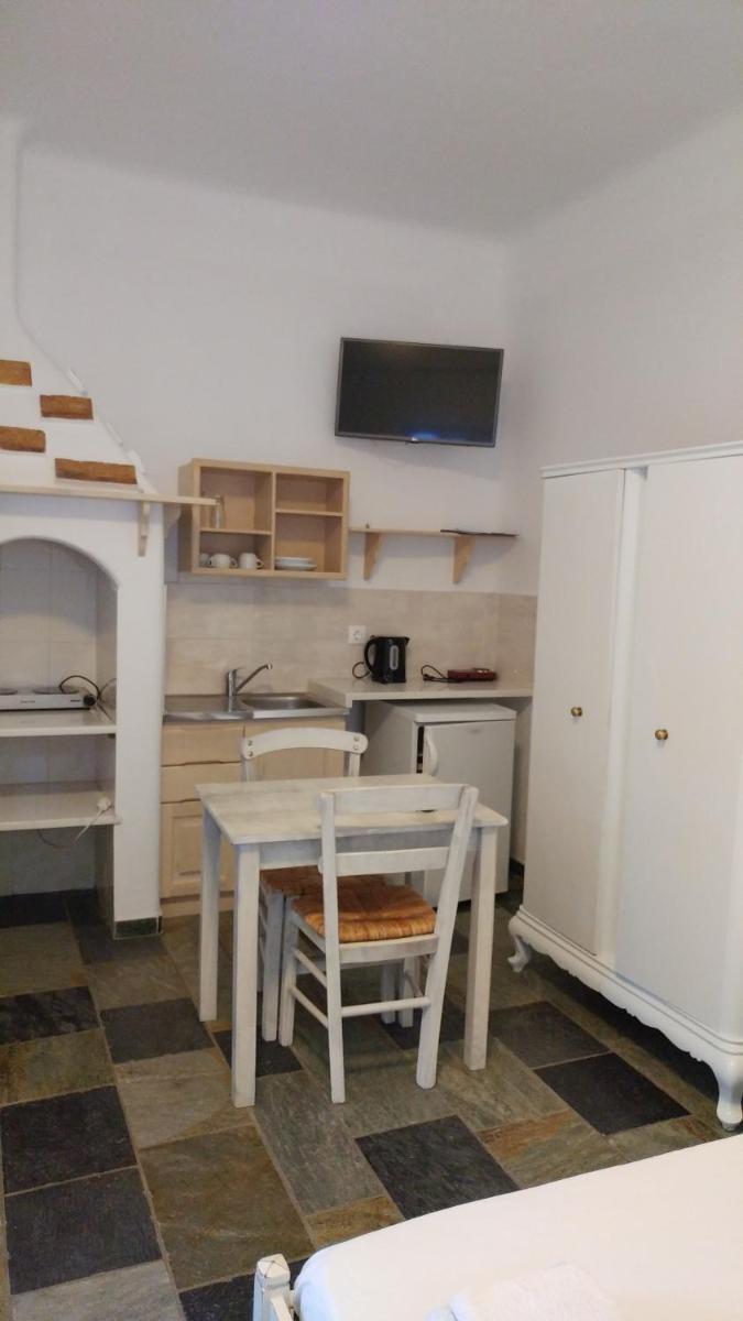Studio (4 Adults) photo 3