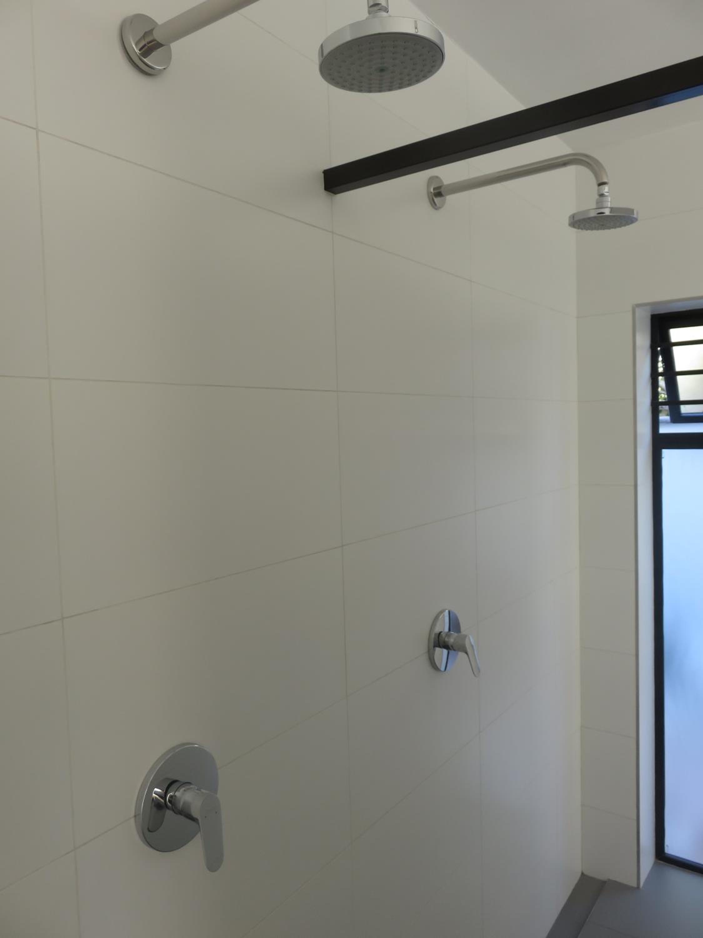 Queen Room with Pool View - Photo 13