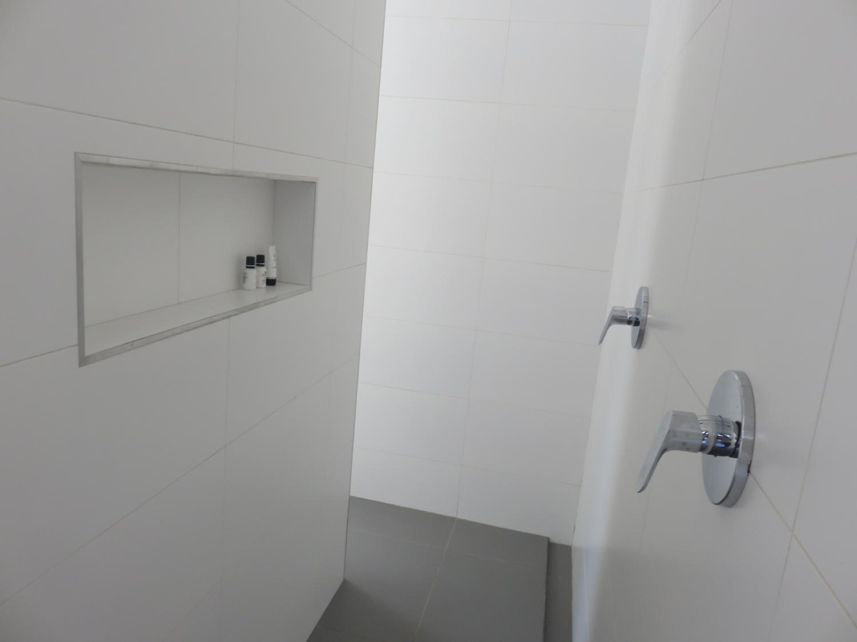 Queen Room with Pool View - Photo 12