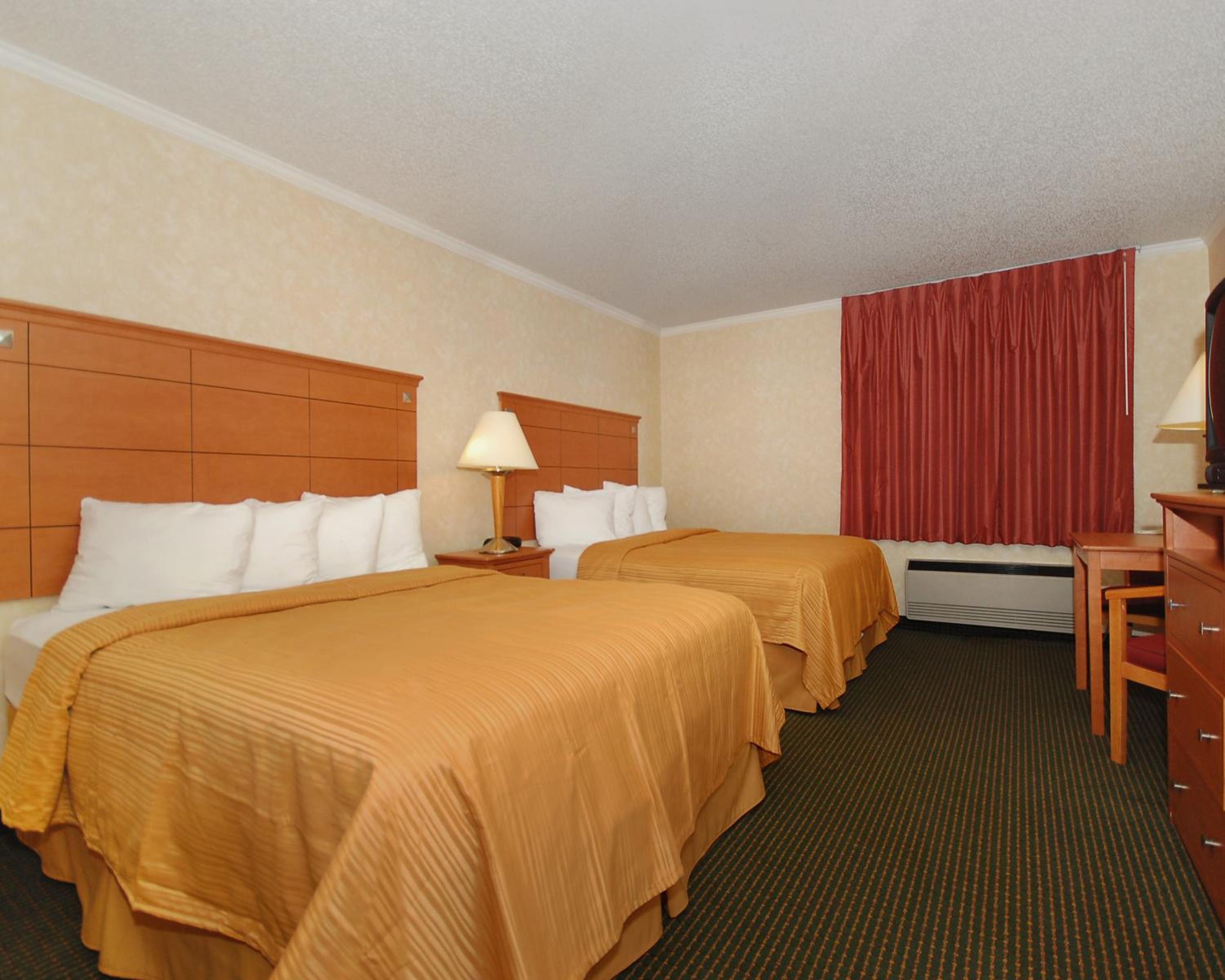 Queen Room with Two Queen Beds - Non-Smoking - Photo 1