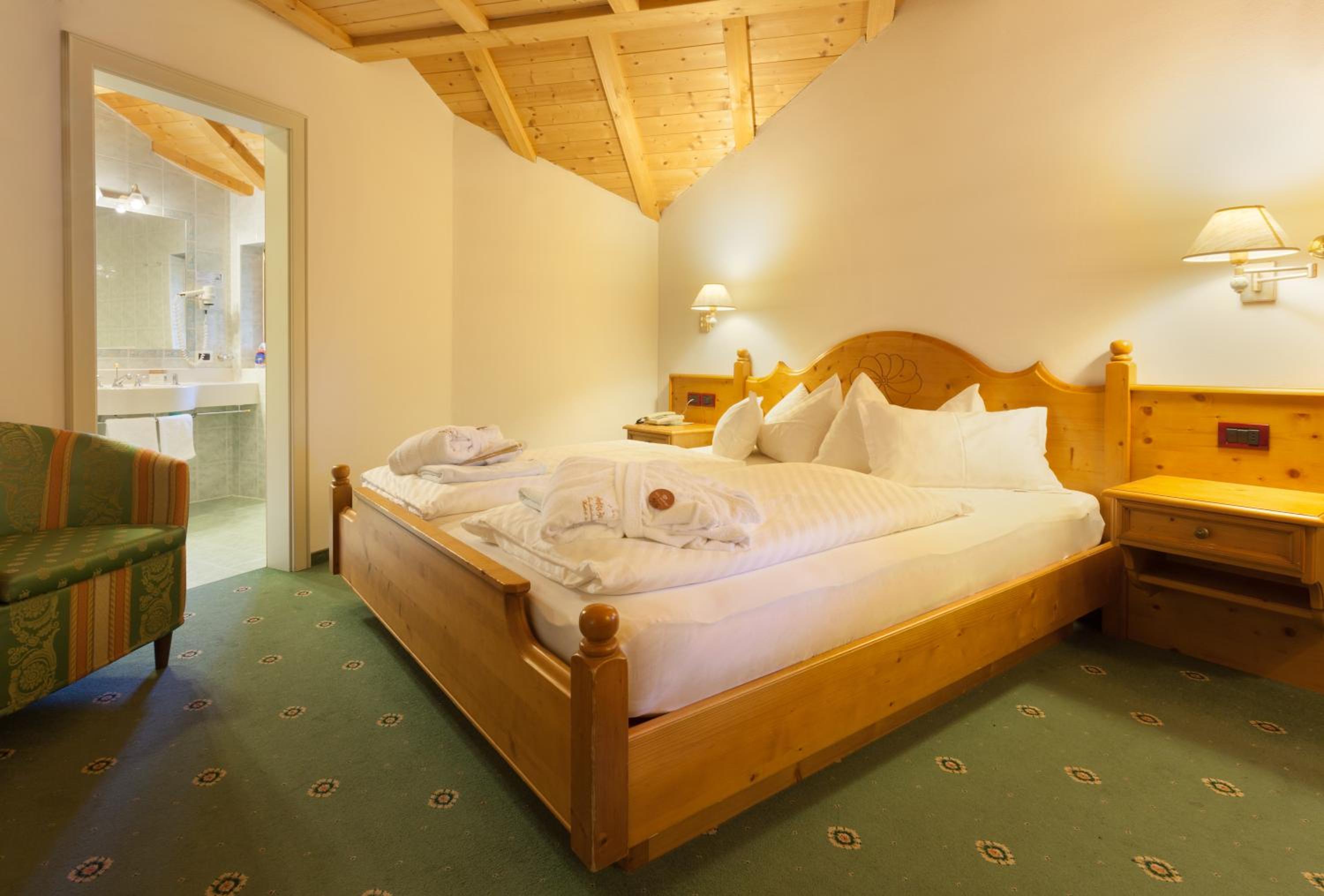 Budget Double Room photo 3