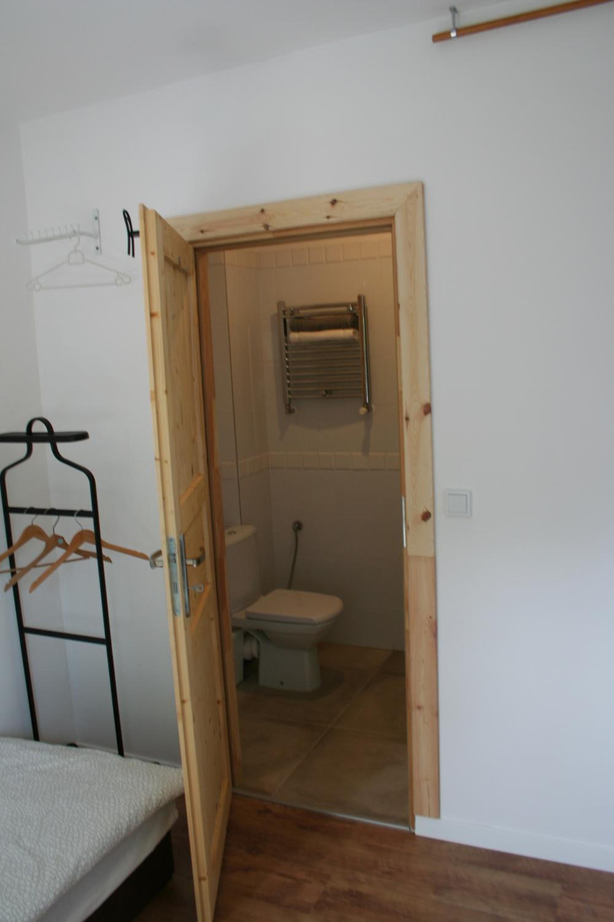 Double Room with Private Bathroom - Photo 4