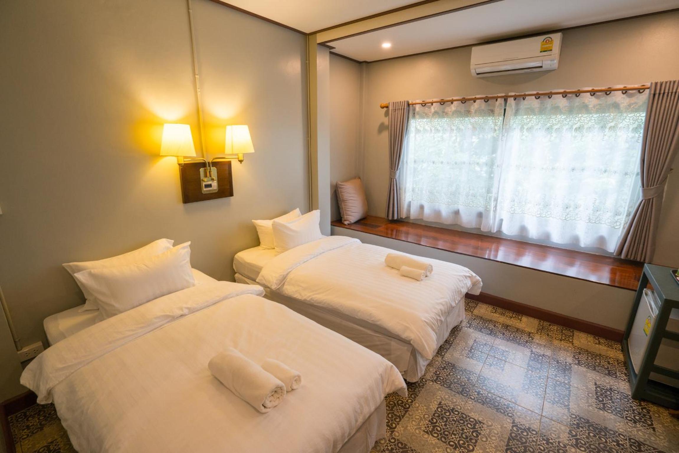 Large Double or Twin Room - Photo 3