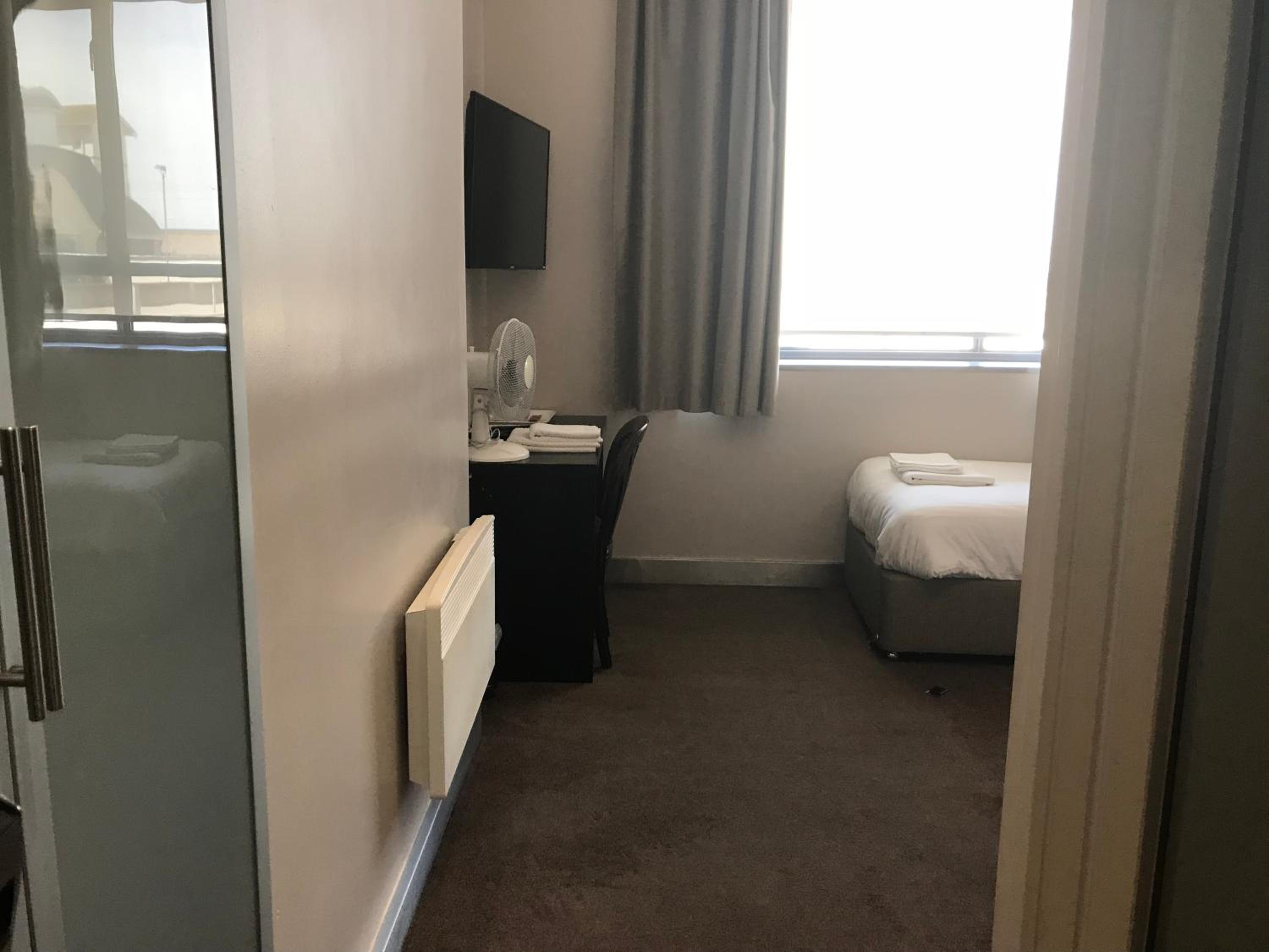Standard Twin Room - Photo 1
