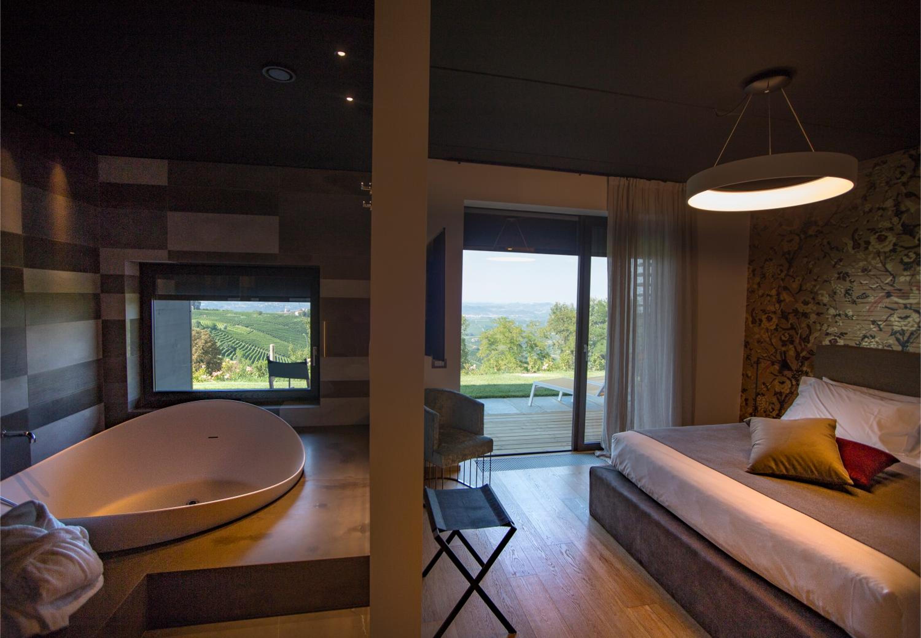 Deluxe Double Room with Bath - Photo 2