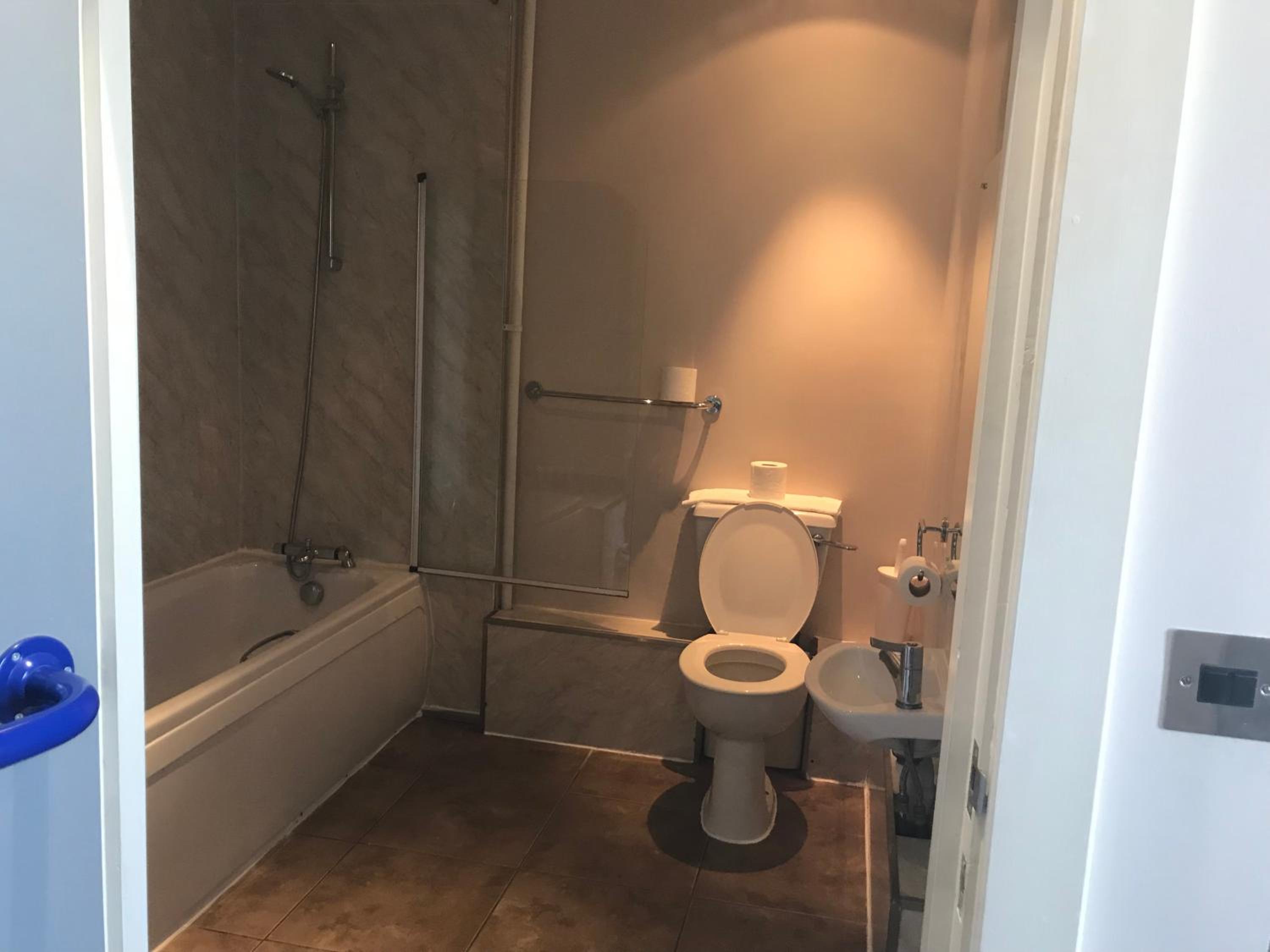 Double Room - Photo 8