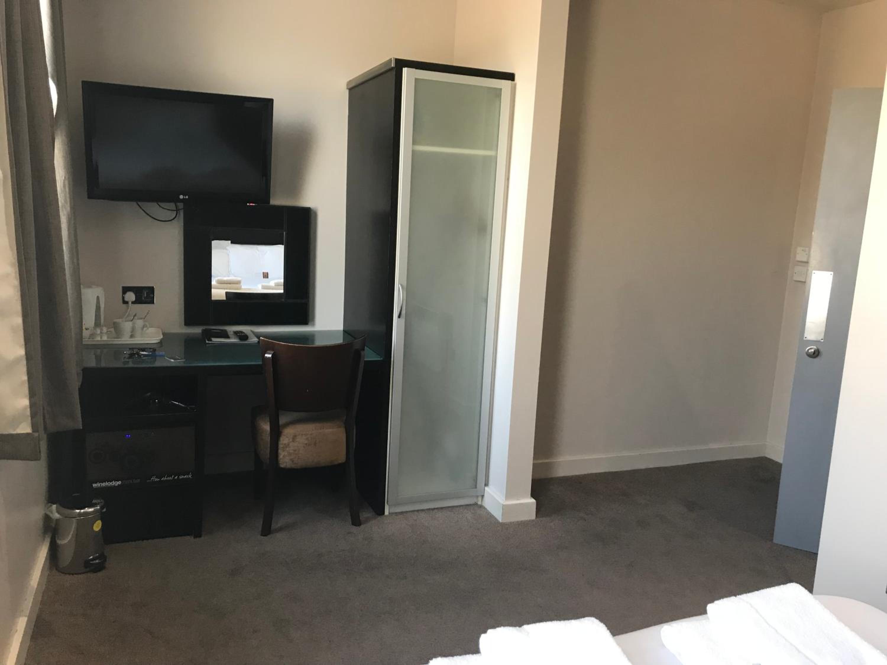 Double Room - Photo 7