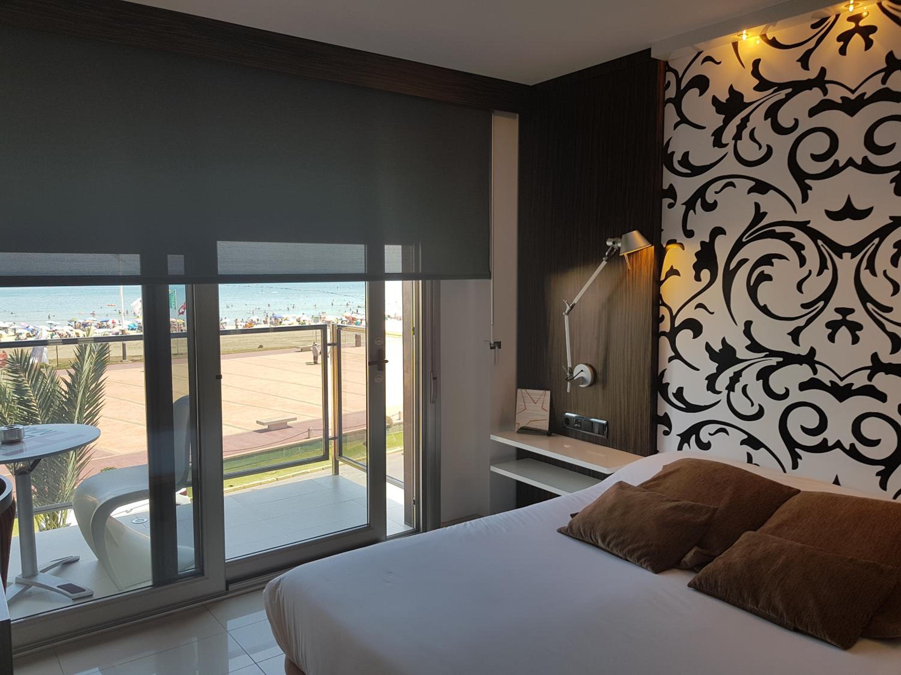 Double or Twin Room with Sea View - Photo 1