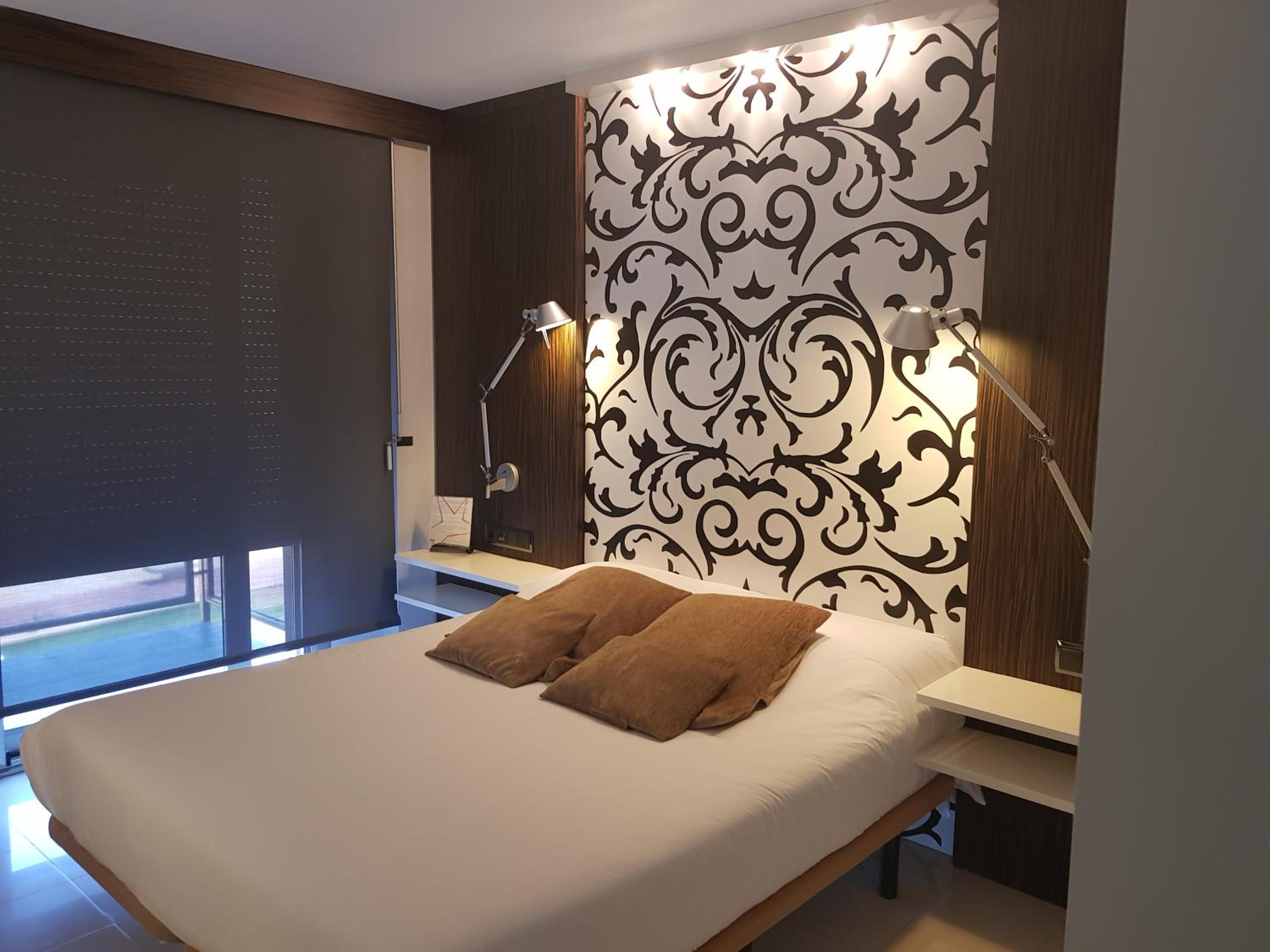Double or Twin Room with Sea View - Photo 15