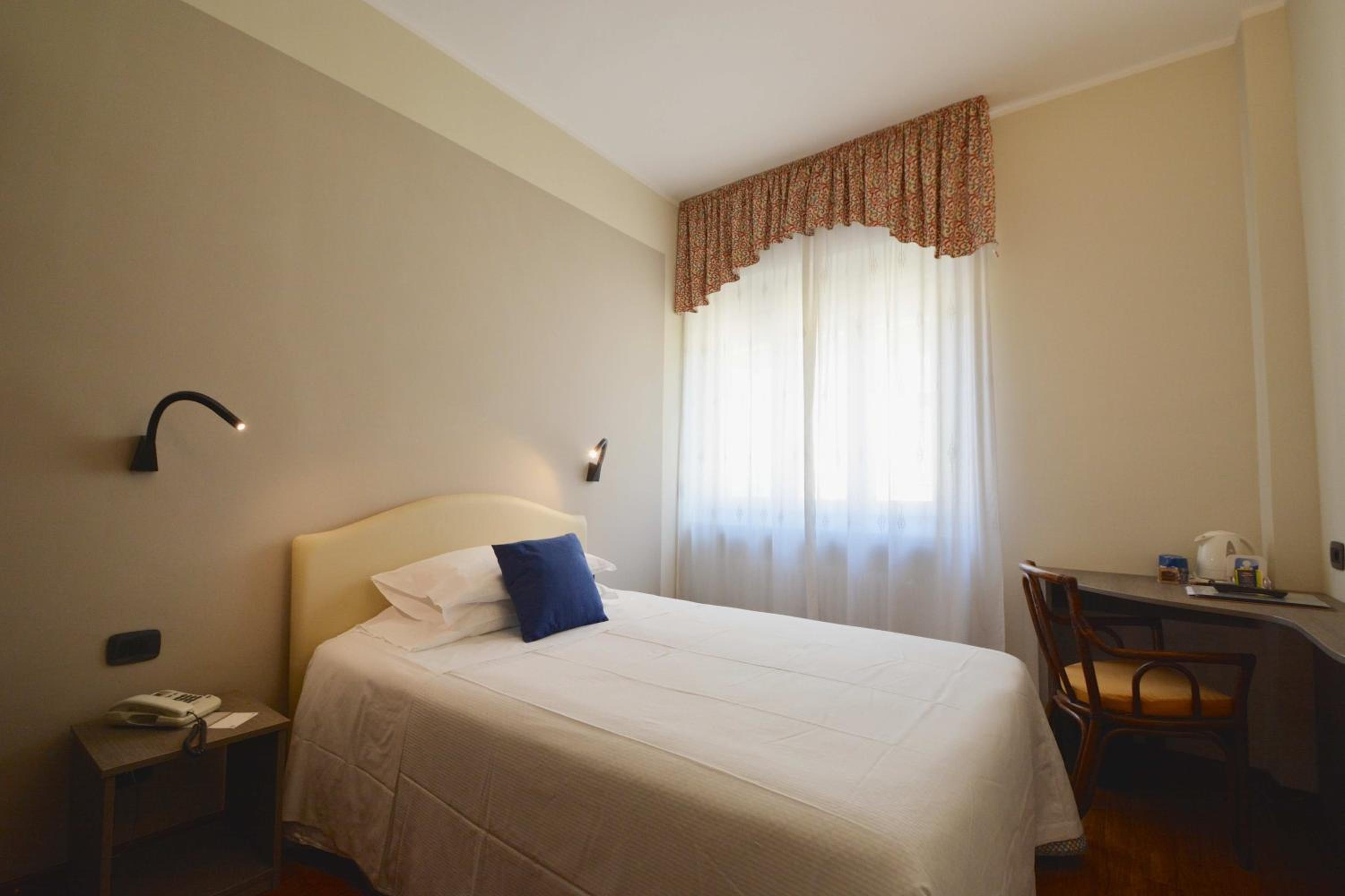 Standard Single Room - Photo 2