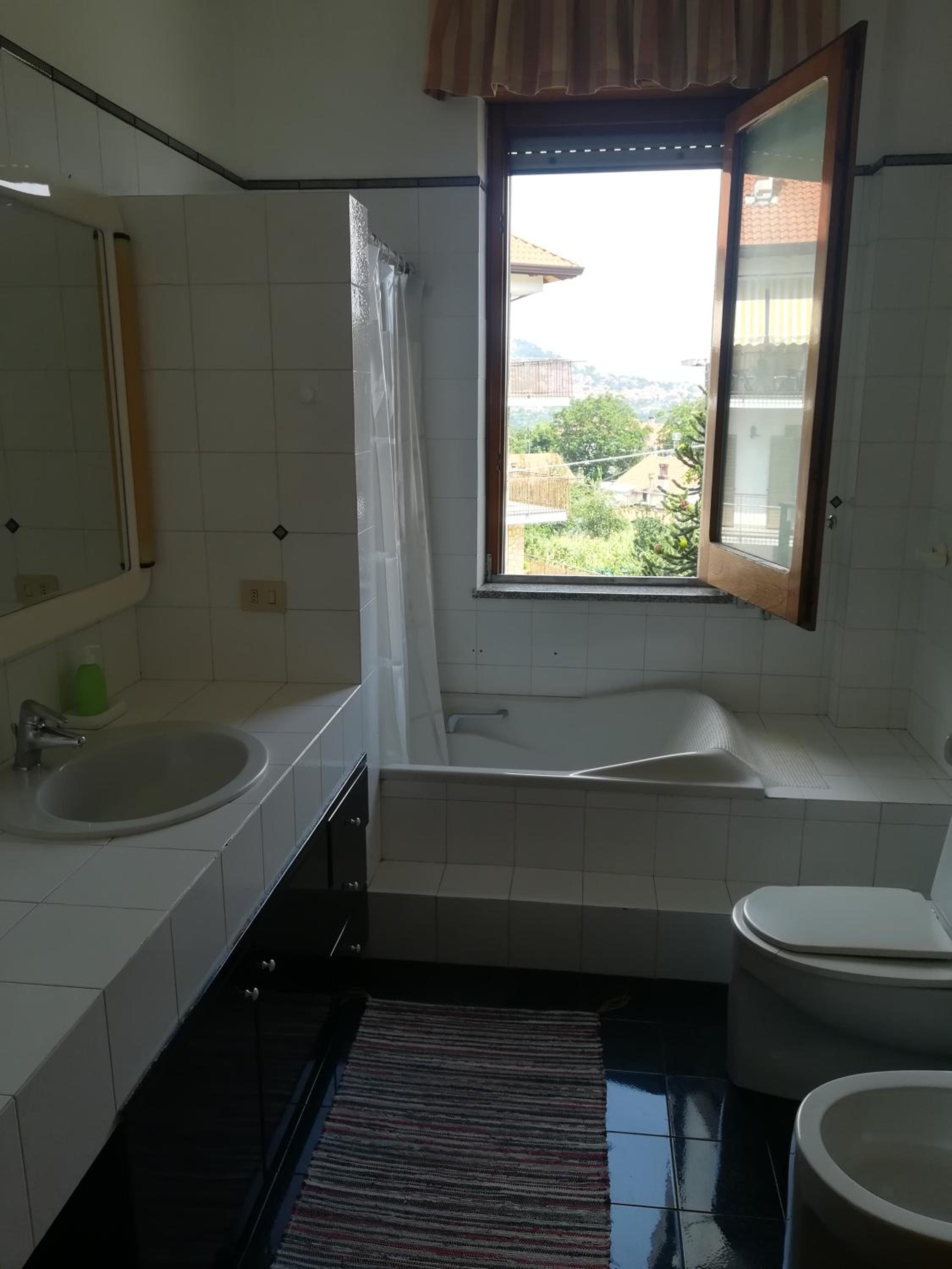 Apartment with Balcony photo 3