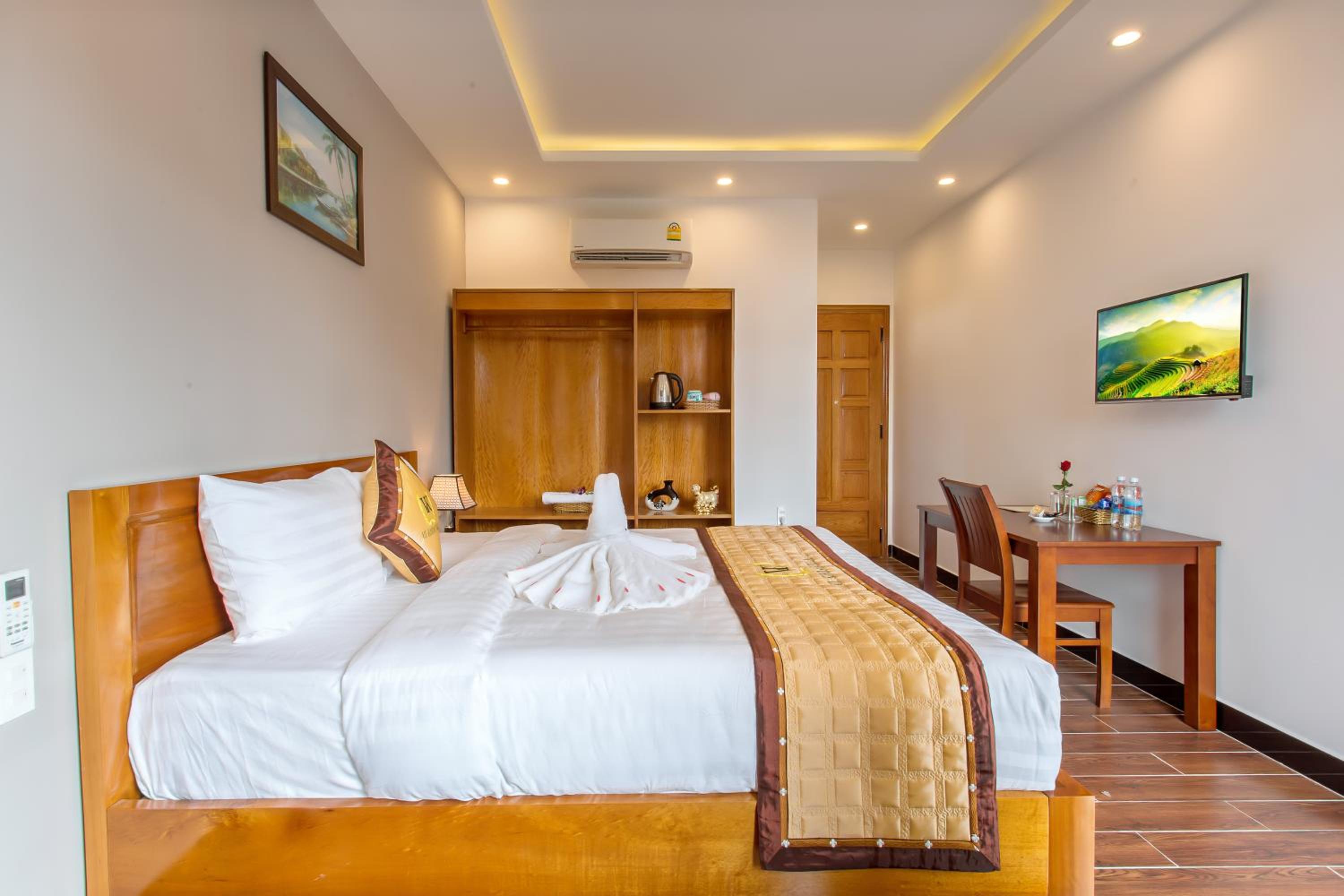 Deluxe Double Room with Balcony photo 2