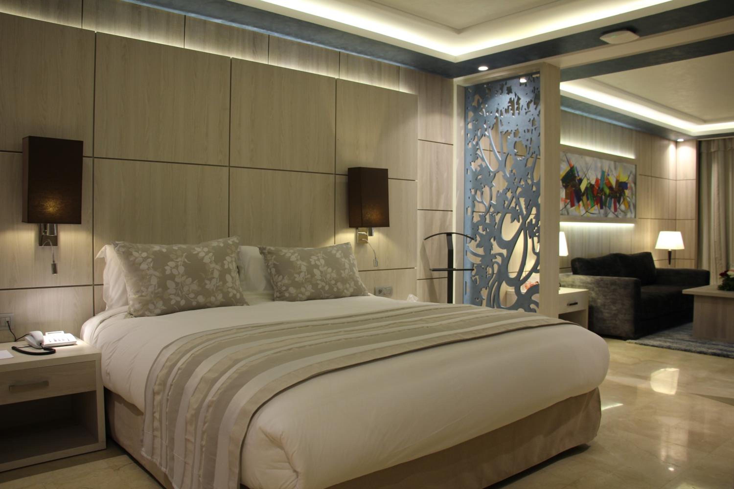 Executive Suite with Pool View photo 2