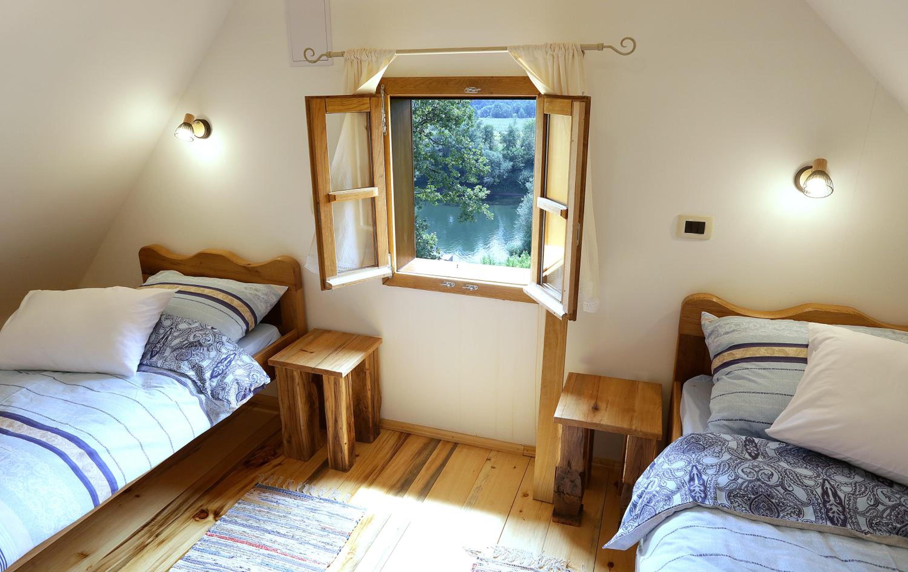 One-Bedroom Apartment - Photo 2