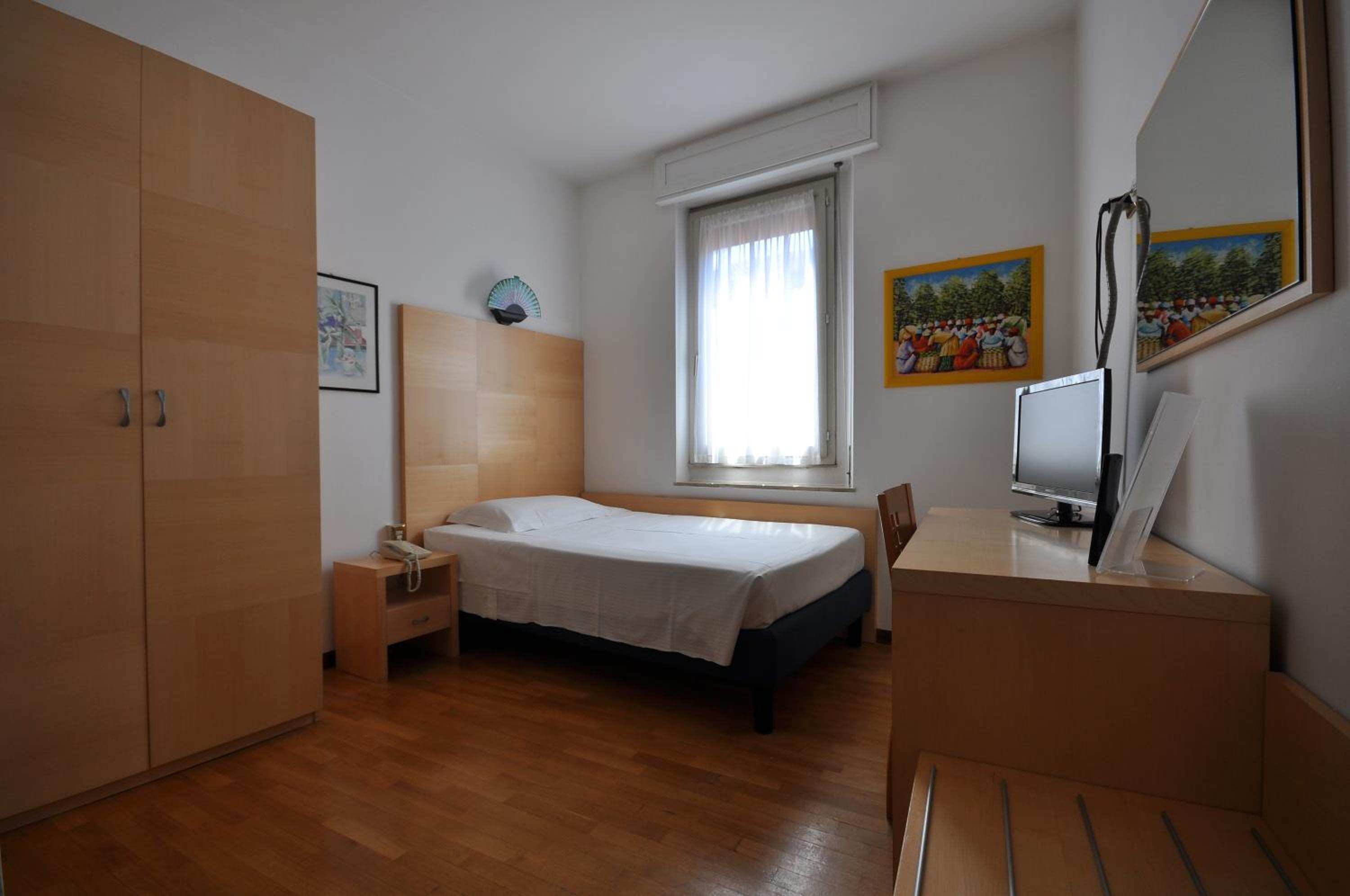 Single Room photo 3
