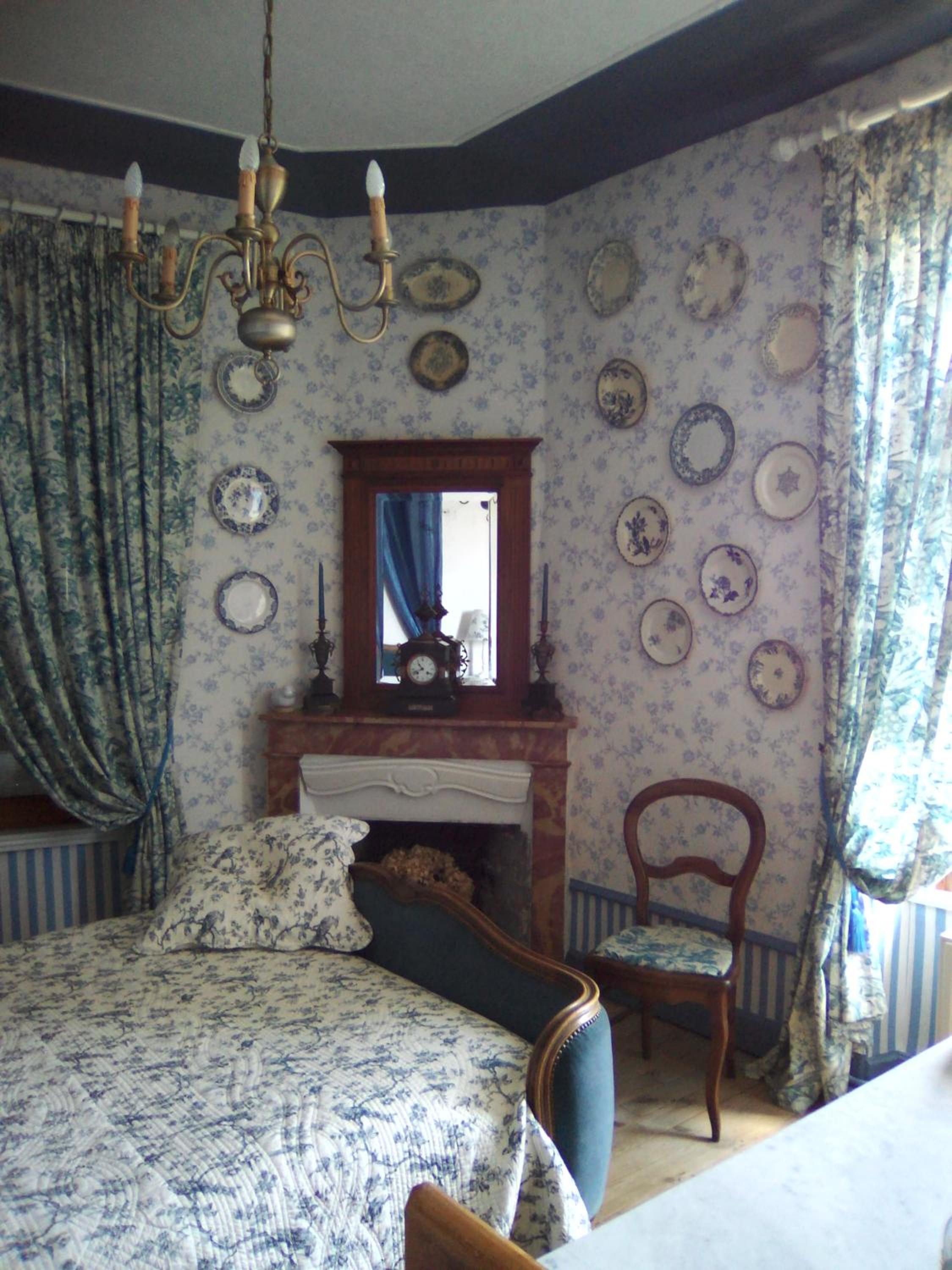 Family Room with Private Bathroom - Photo 1