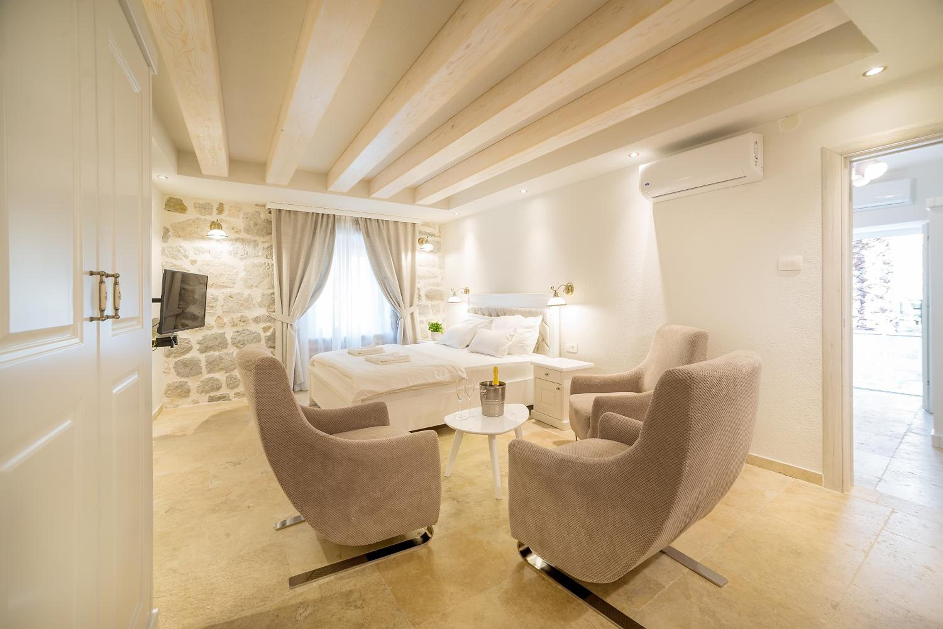 Superior Apartment