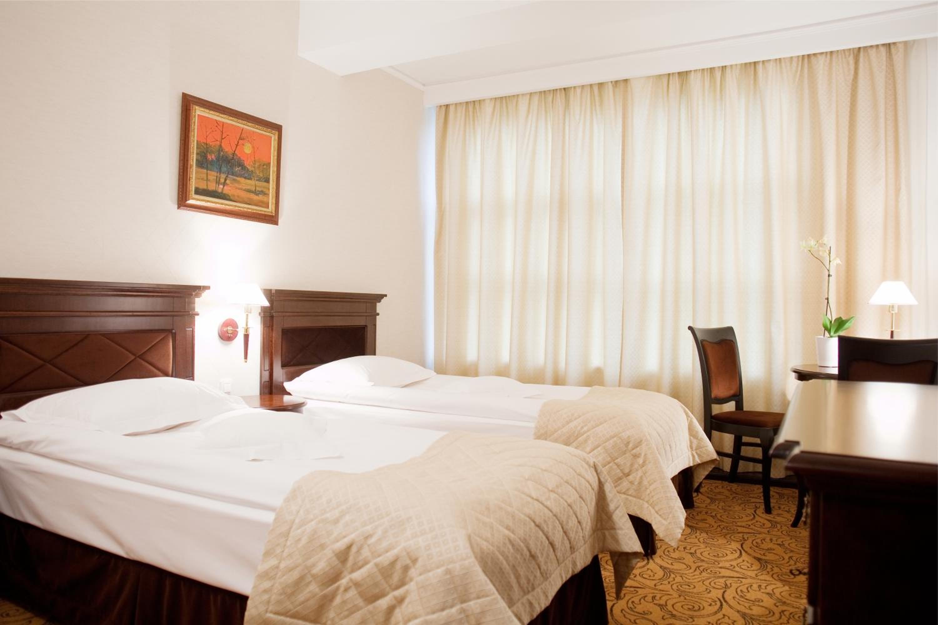 Standard Twin Room - Photo 1