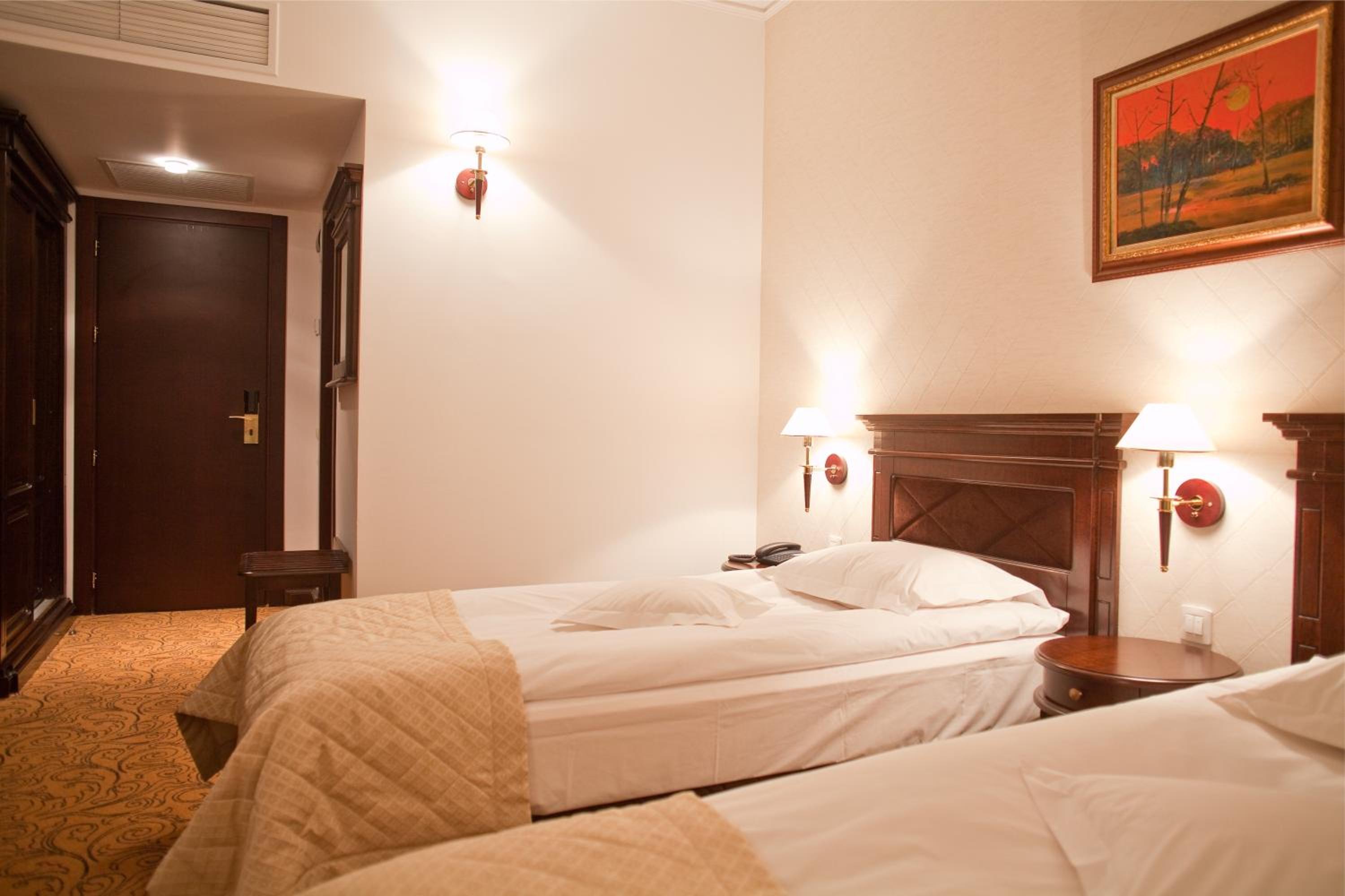 Standard Twin Room - Photo 2