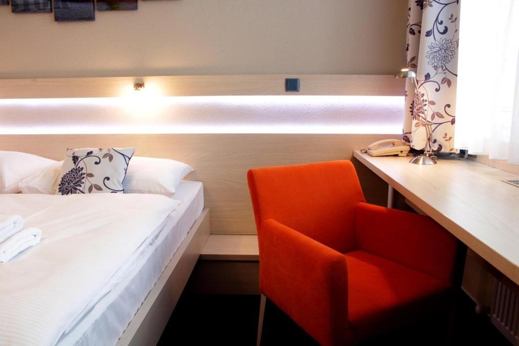 Double Room - Photo 7