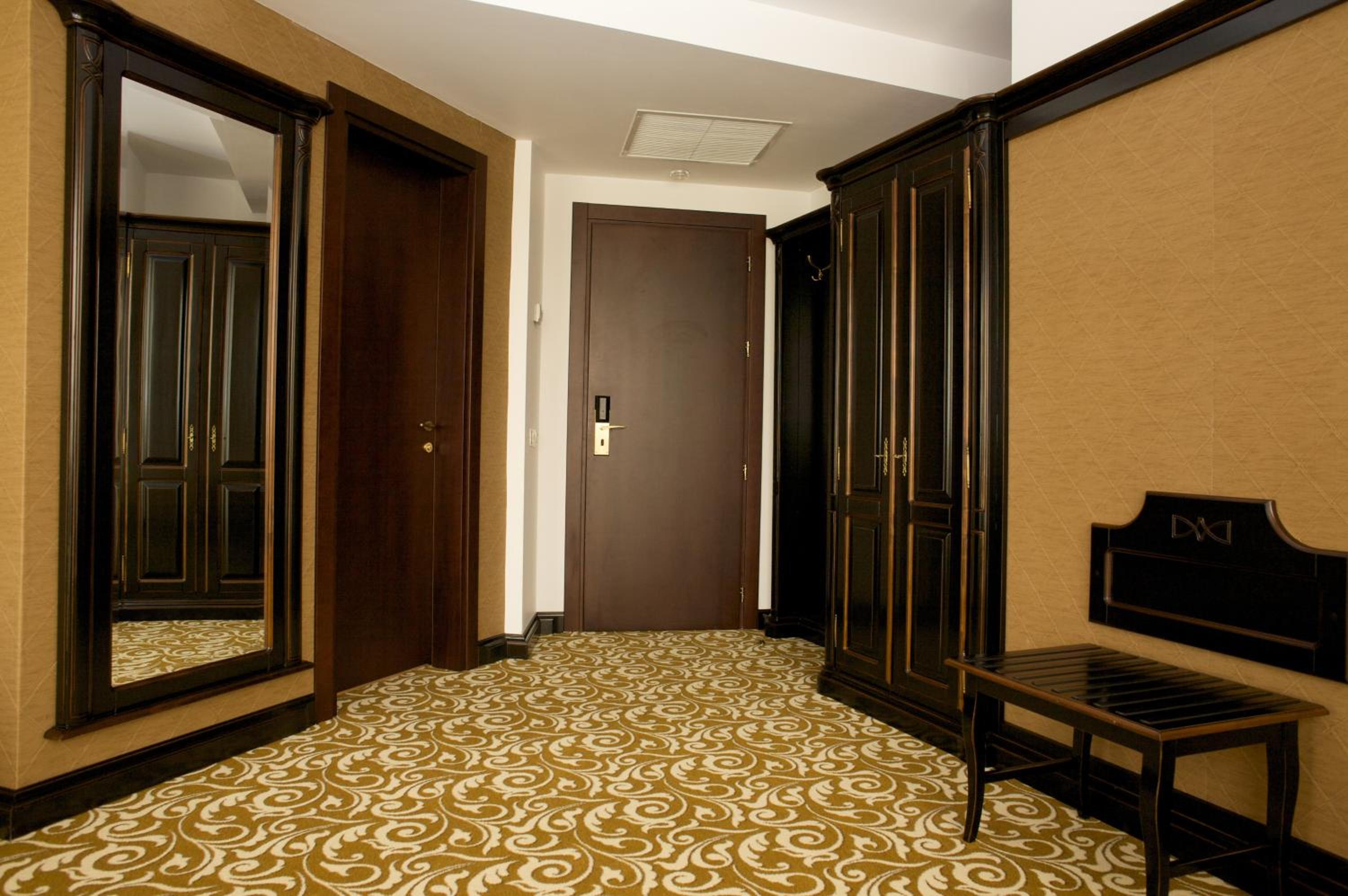 Premiere Suite - Photo 9