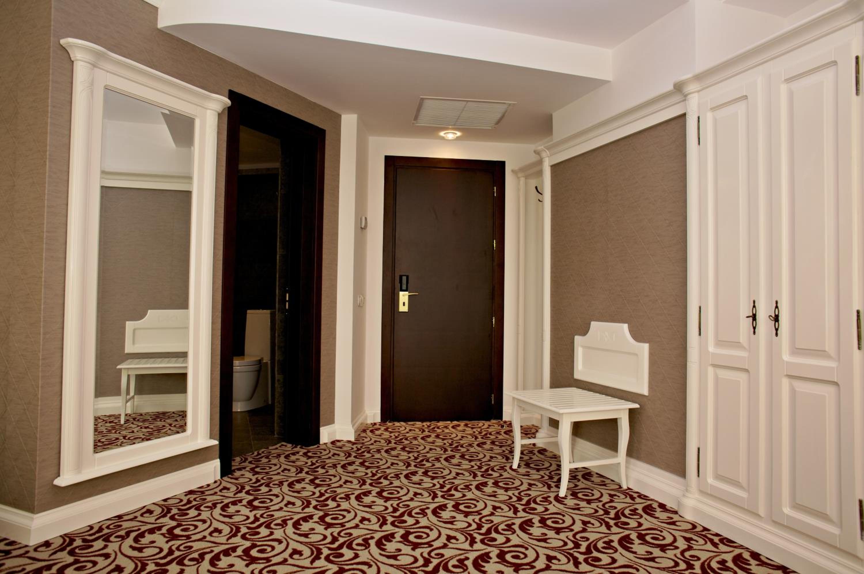Premiere Suite - Photo 6