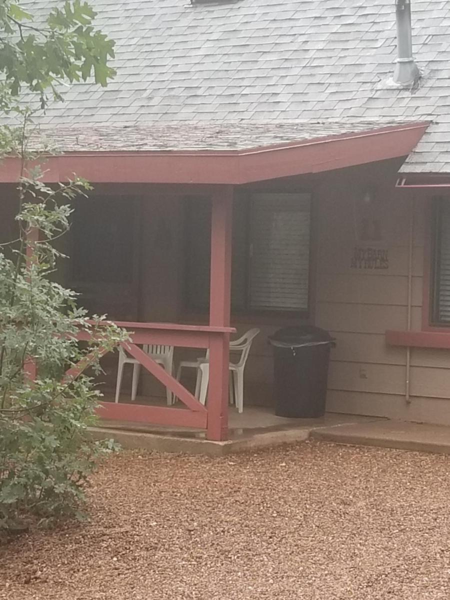 Three-Bedroom Cabin photo 3