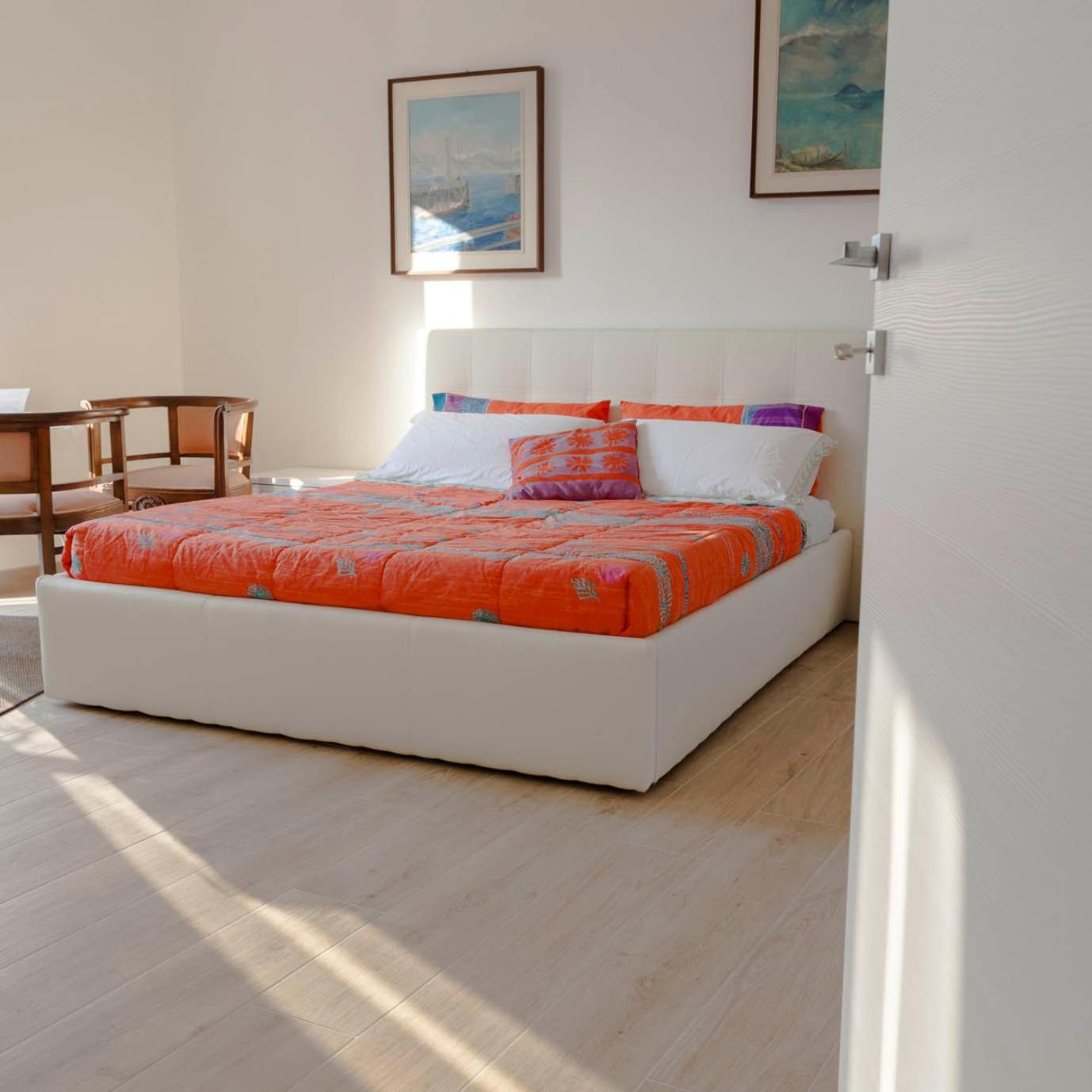 Apartment with Lake View - Photo 15