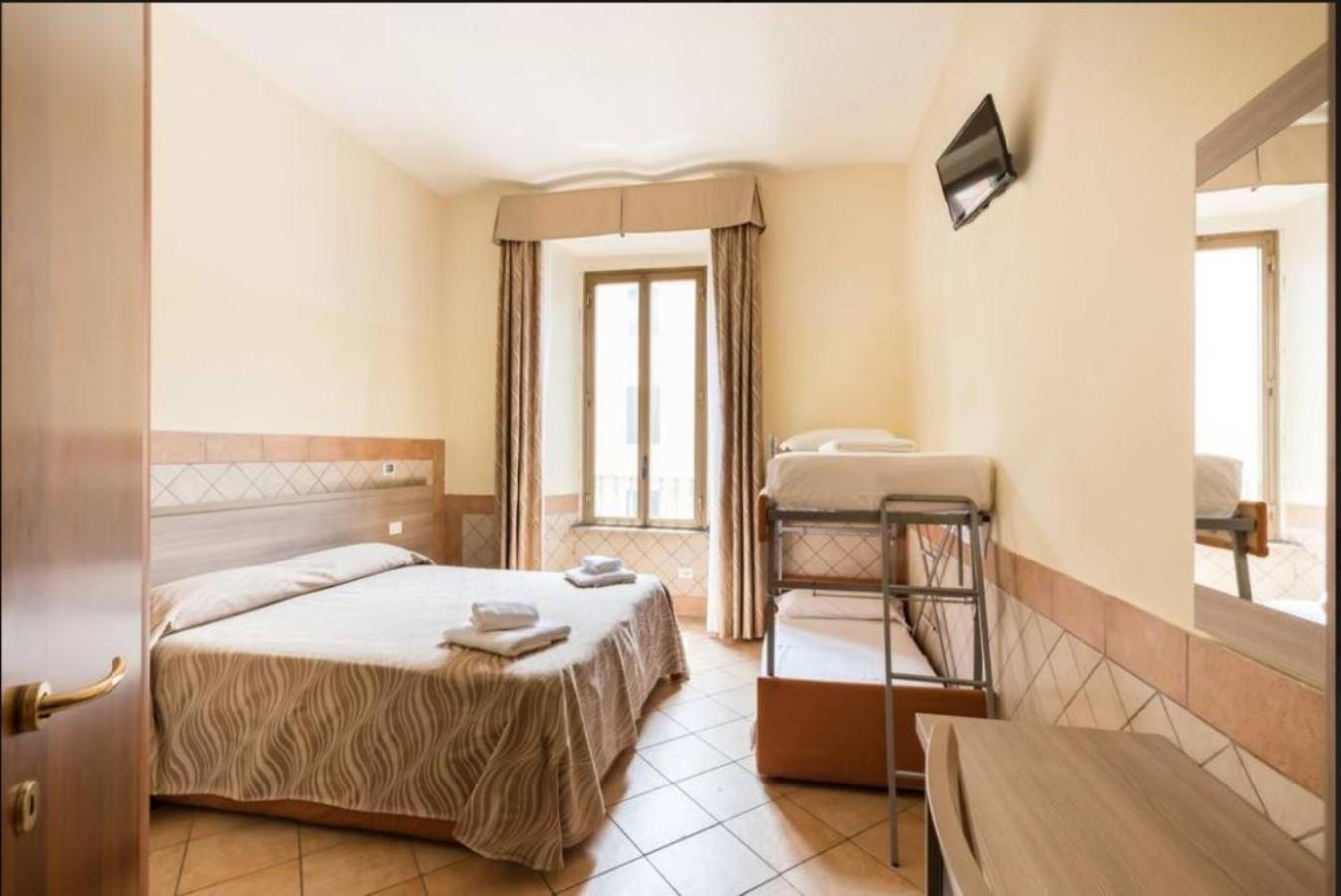 Quadruple Room with Private Bathroom photo 1