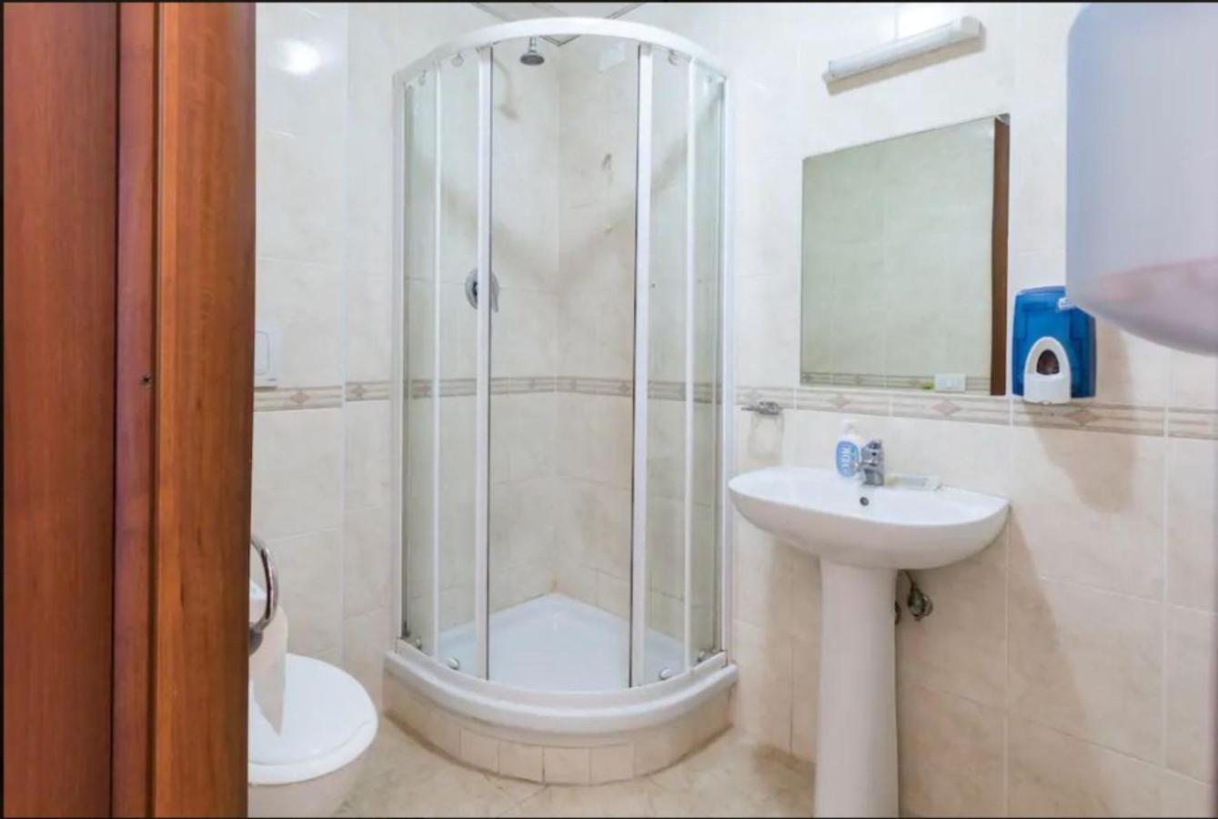 Quadruple Room with Private Bathroom photo 2