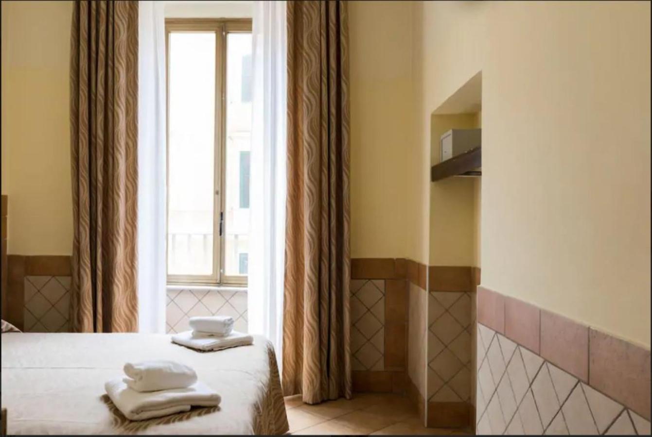 Double or Twin Room with Private Bathroom photo 3