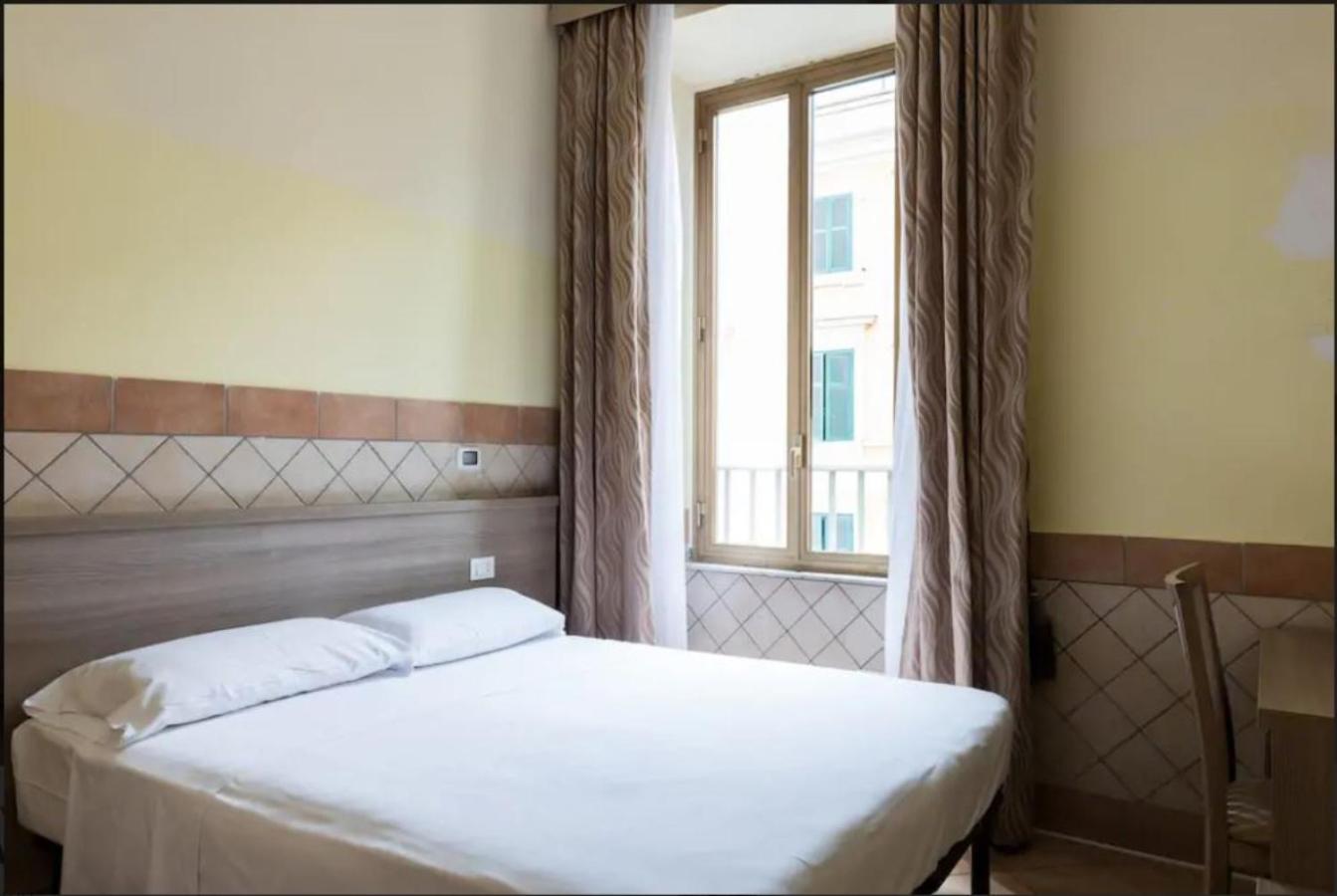 Single Room with Private Bathroom photo 1