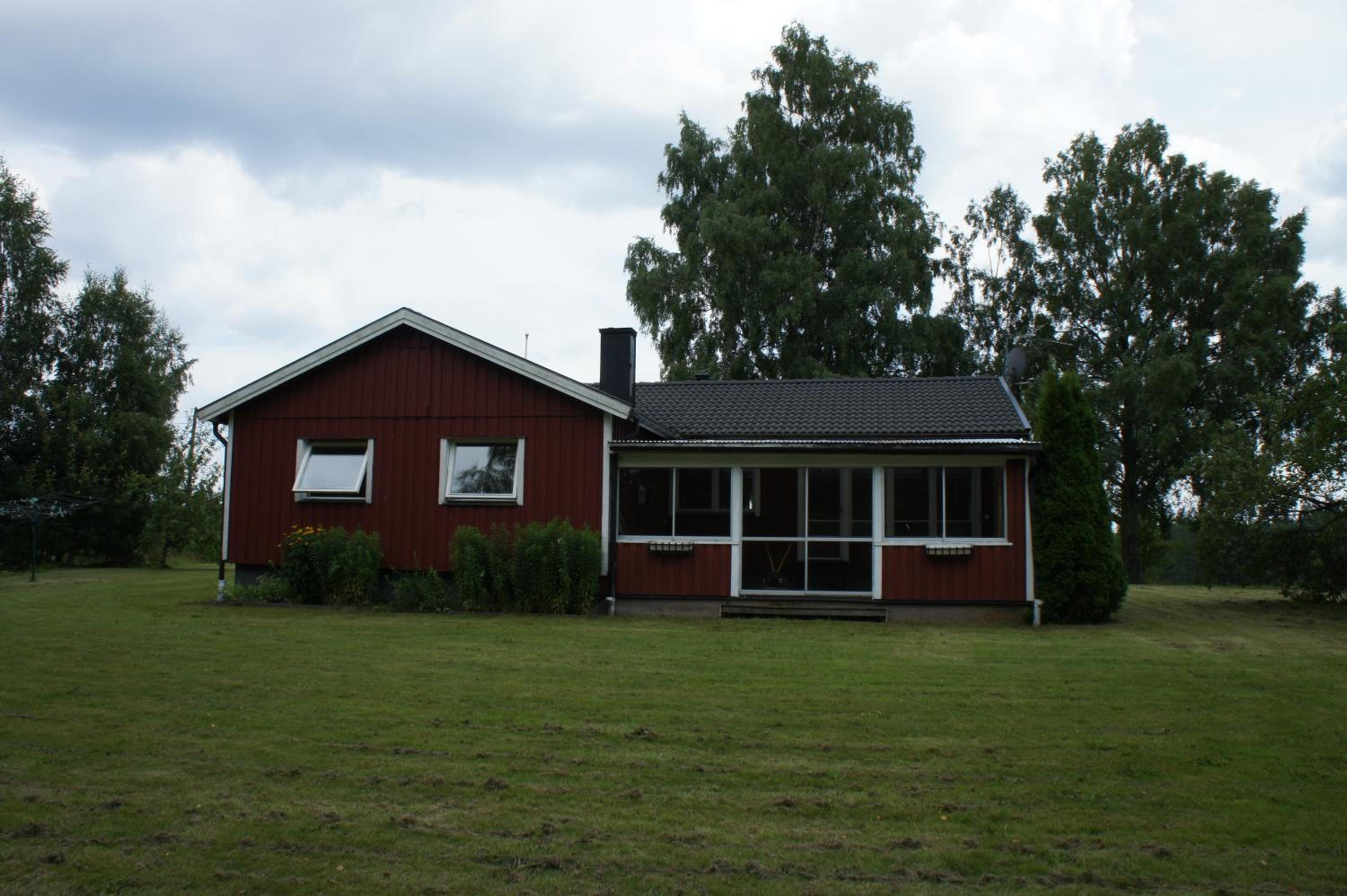 Five-Bedroom House photo 2