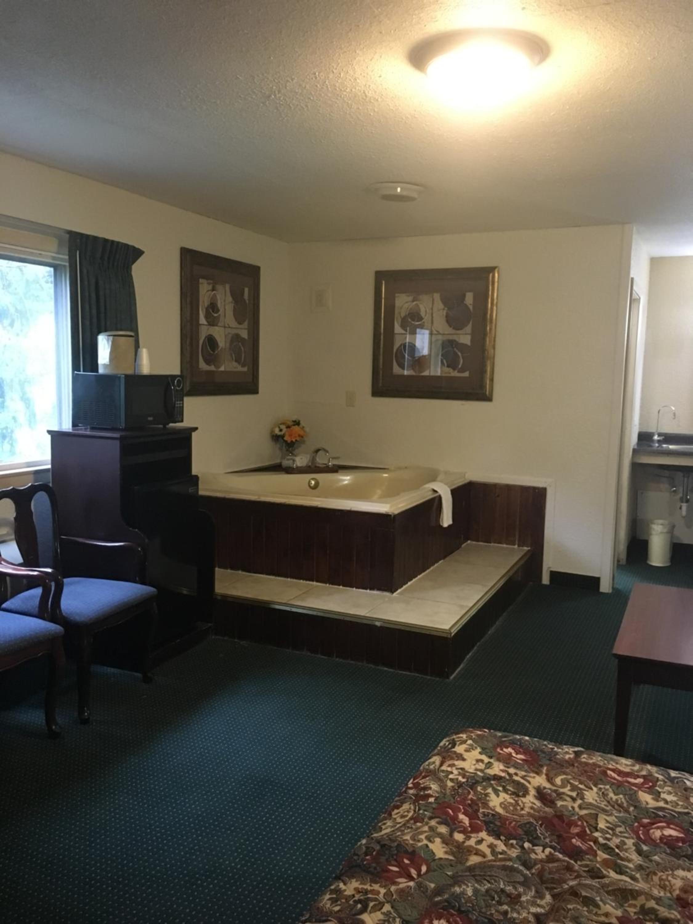 Suite with Hot Tub