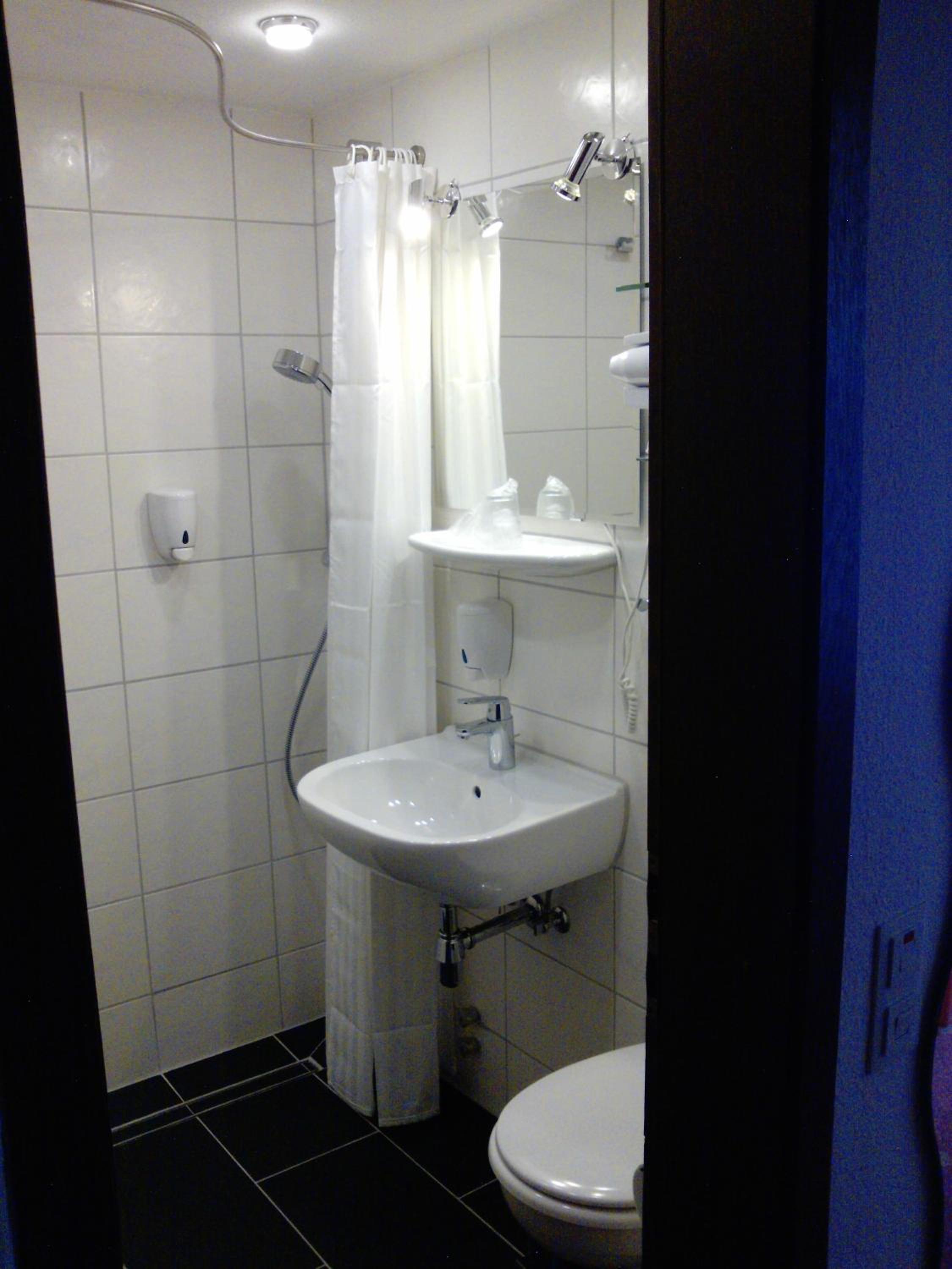 Double or Twin Room - Non-Smoking photo 3